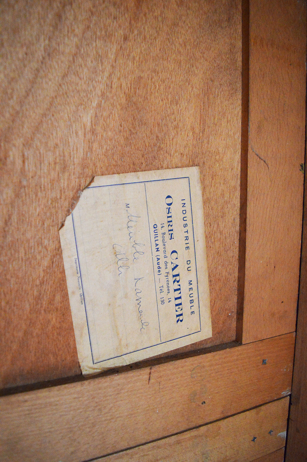 Wardrobe in blond wood