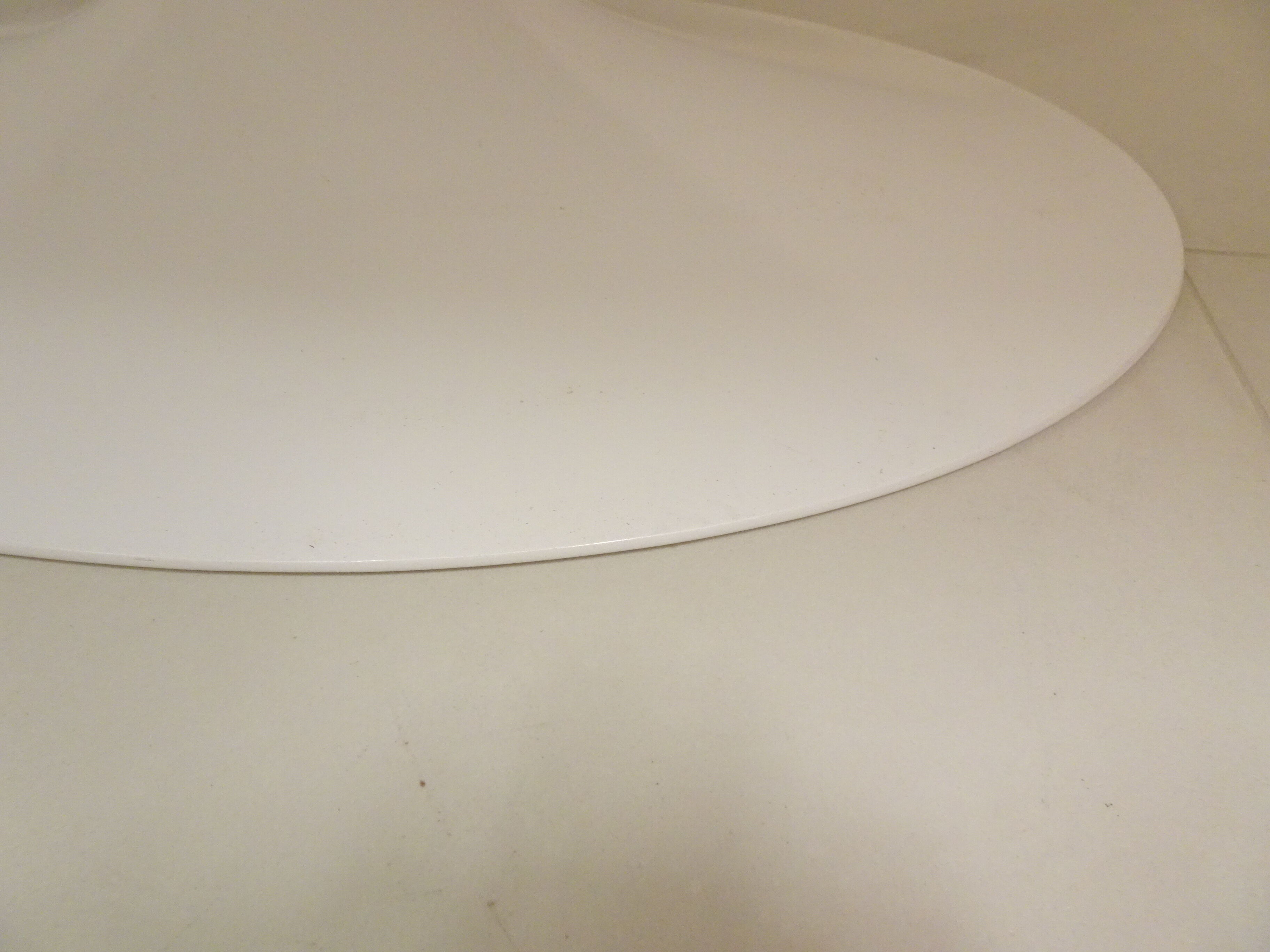 Knoll table in white square marble by Eero Saarinen