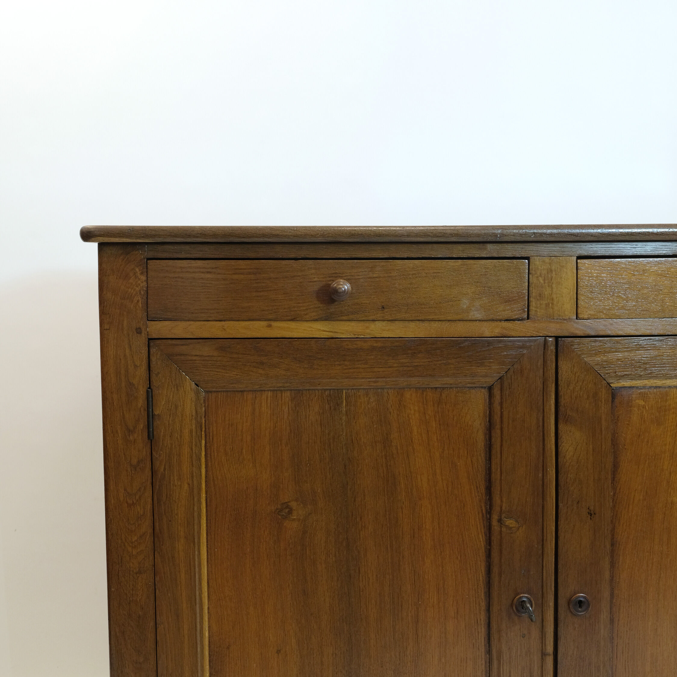 Buffet en chêne naturel du XIXème siècle.