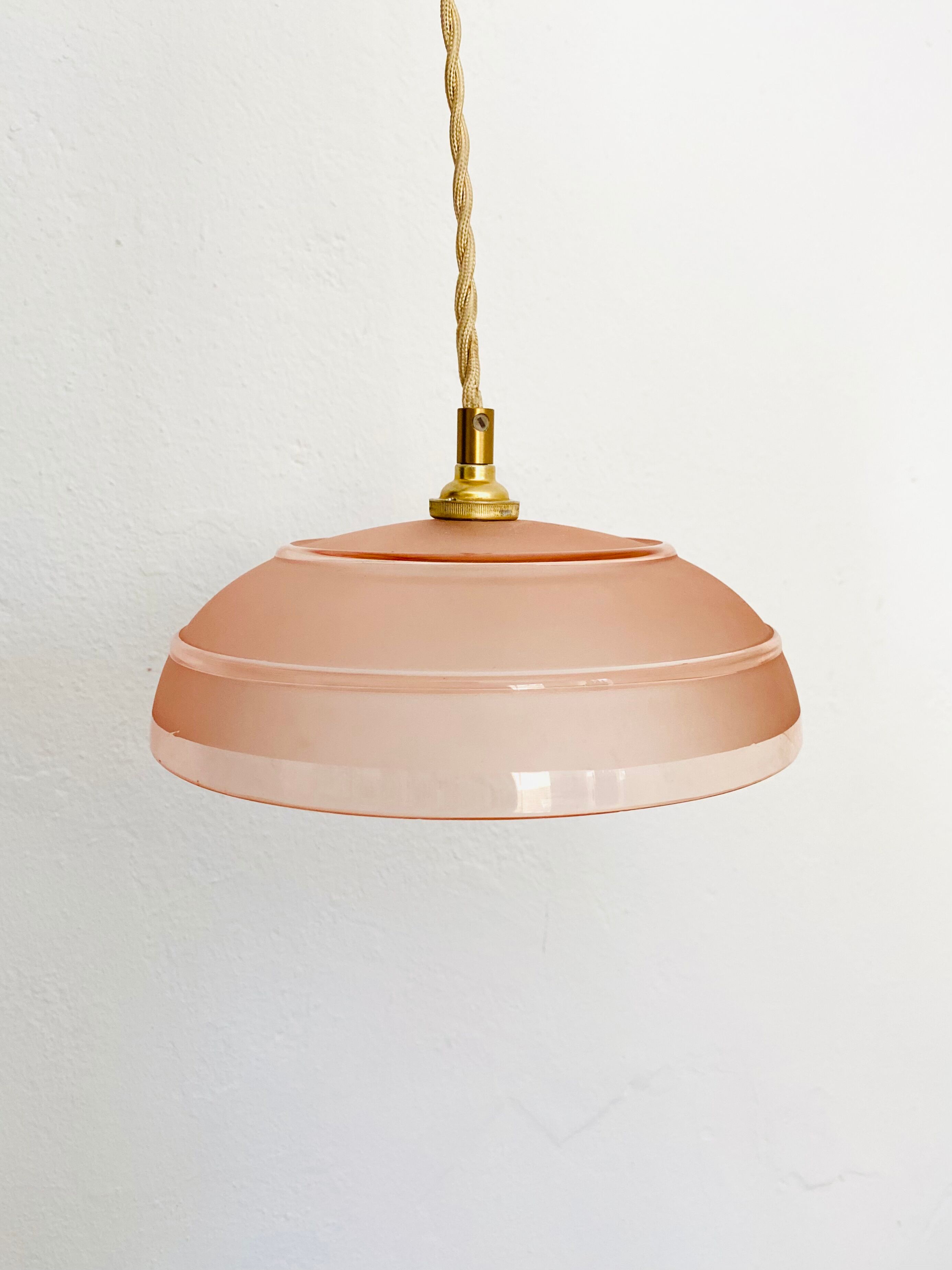Pink glass suspension, fabric cable, ceramic rosette