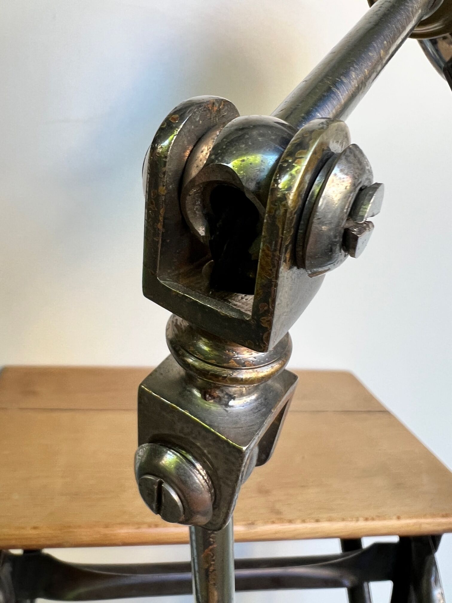 Lampe articulee 1900 atelier Paris orfevrerie
