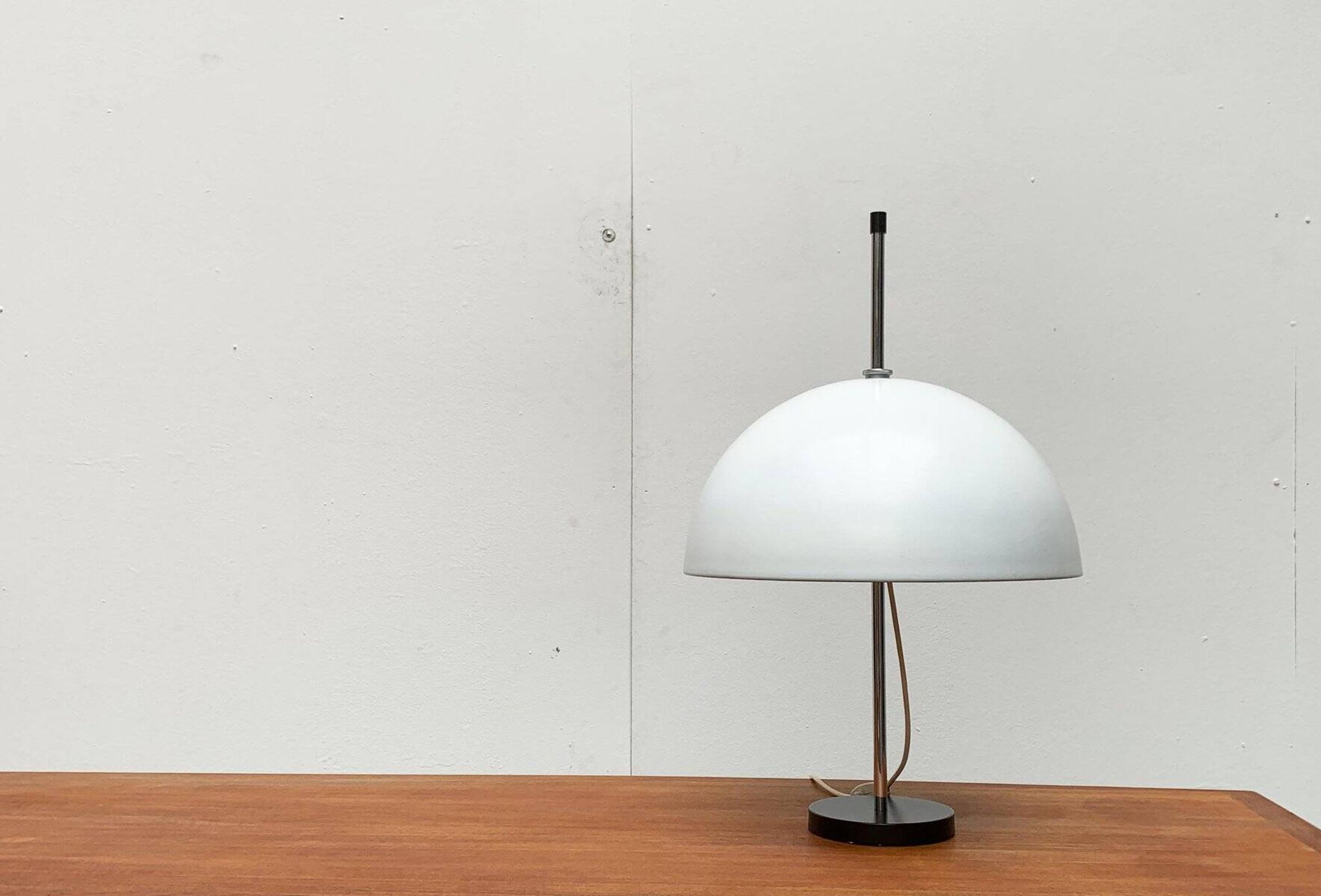 Mid-century minimalist dome table lamp
