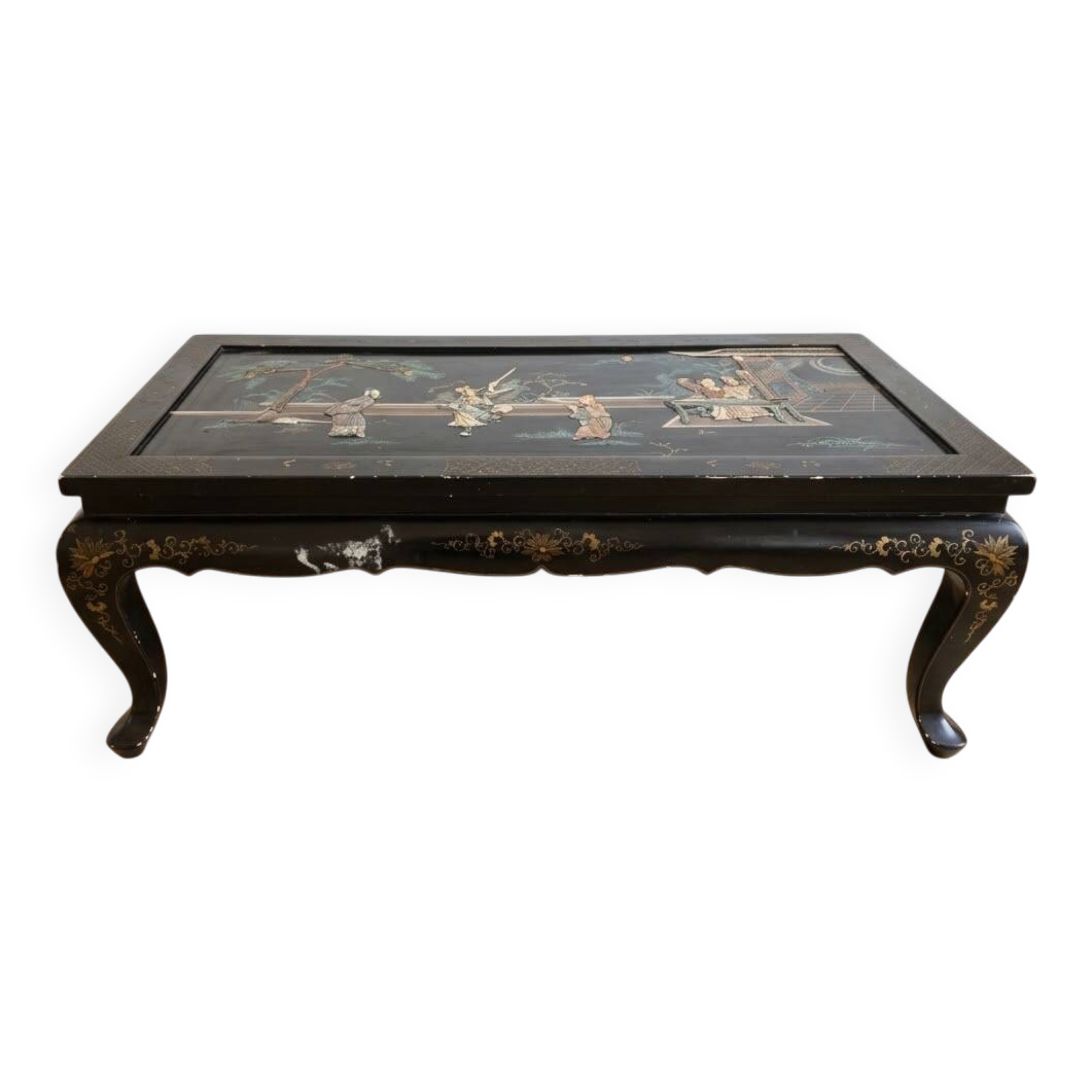 Table basse chinoise en bois laqué noir et décor doré