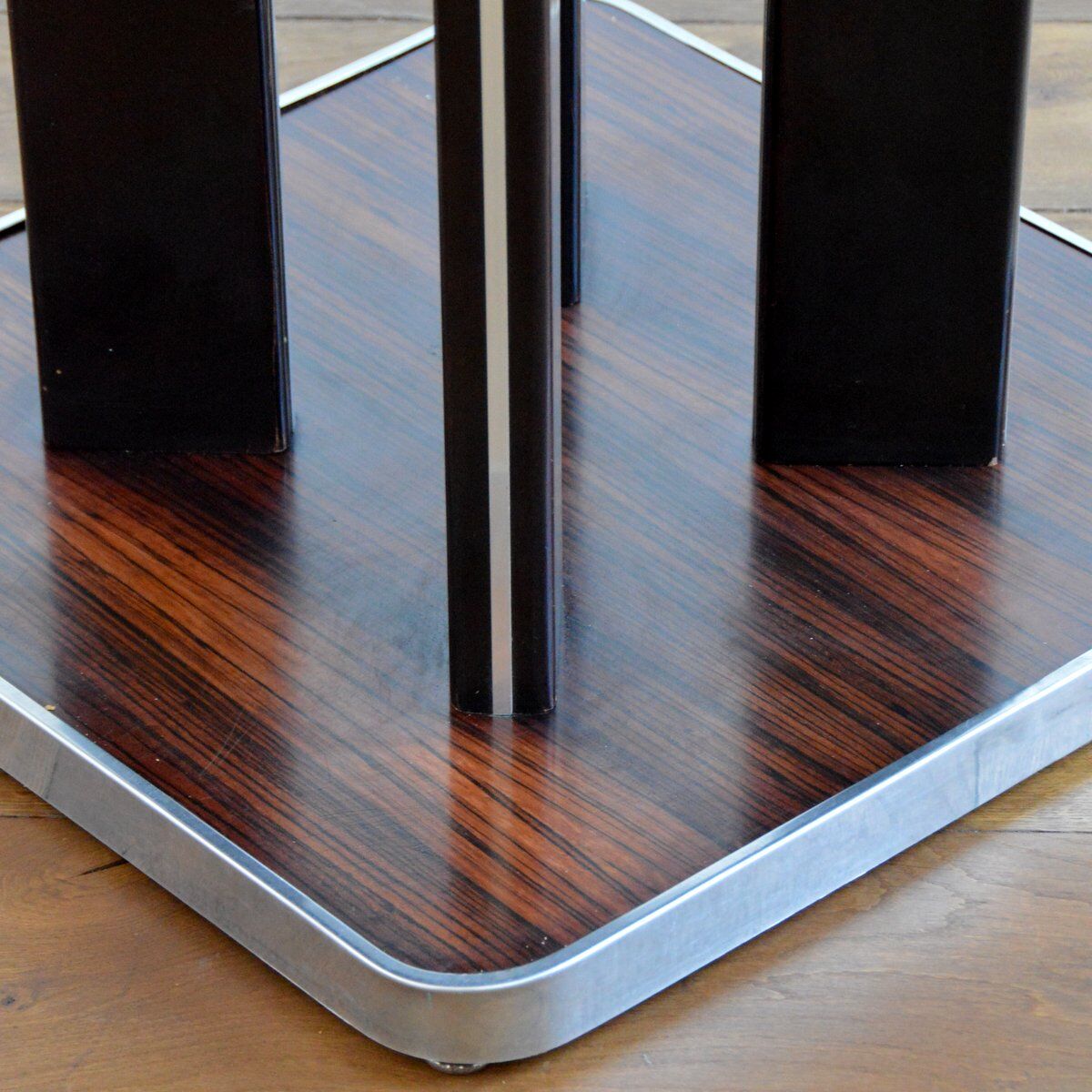 Round dining table with extension 1970s Italian design
