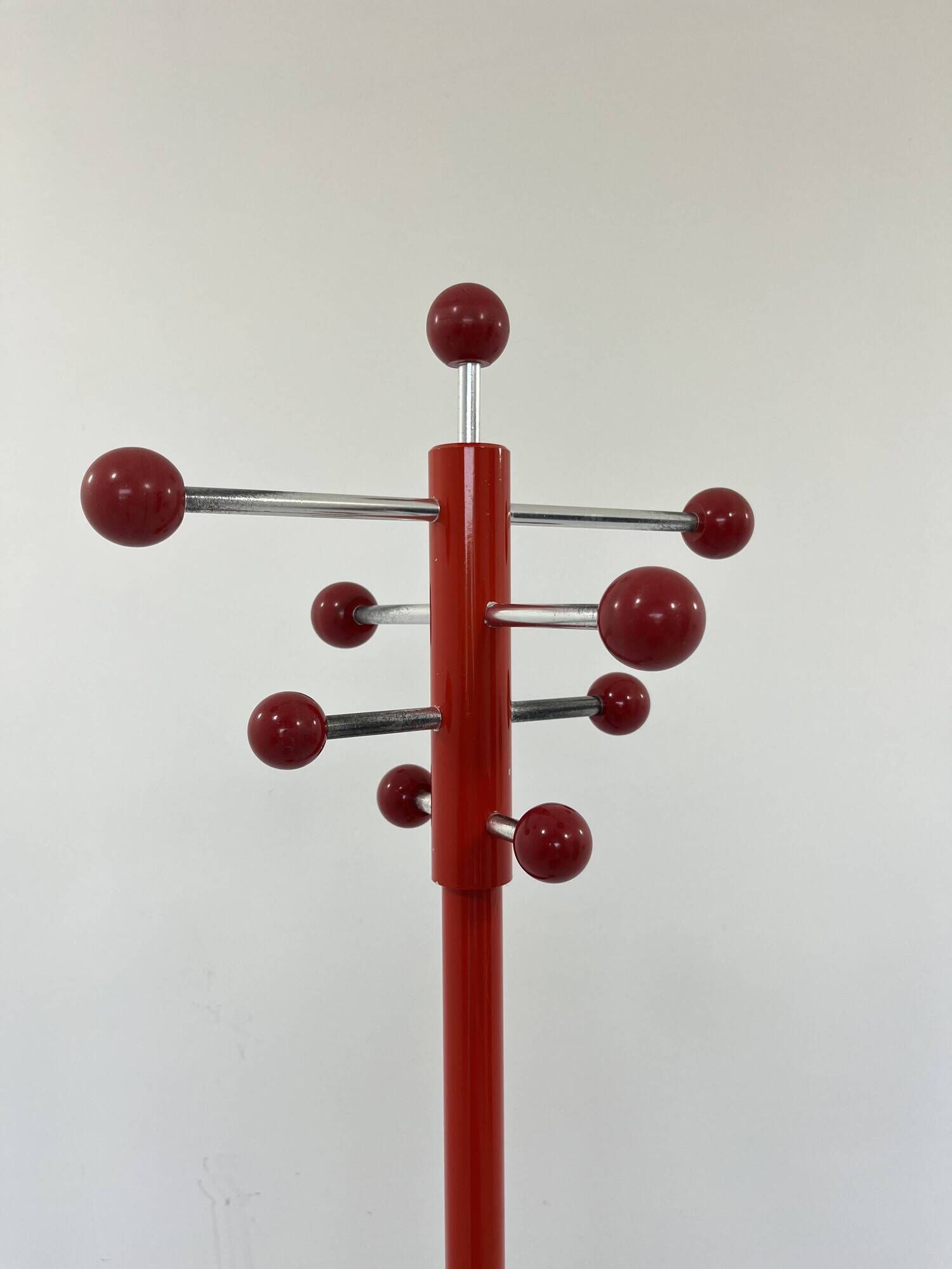 Porte-manteau rouge vintage des années 80