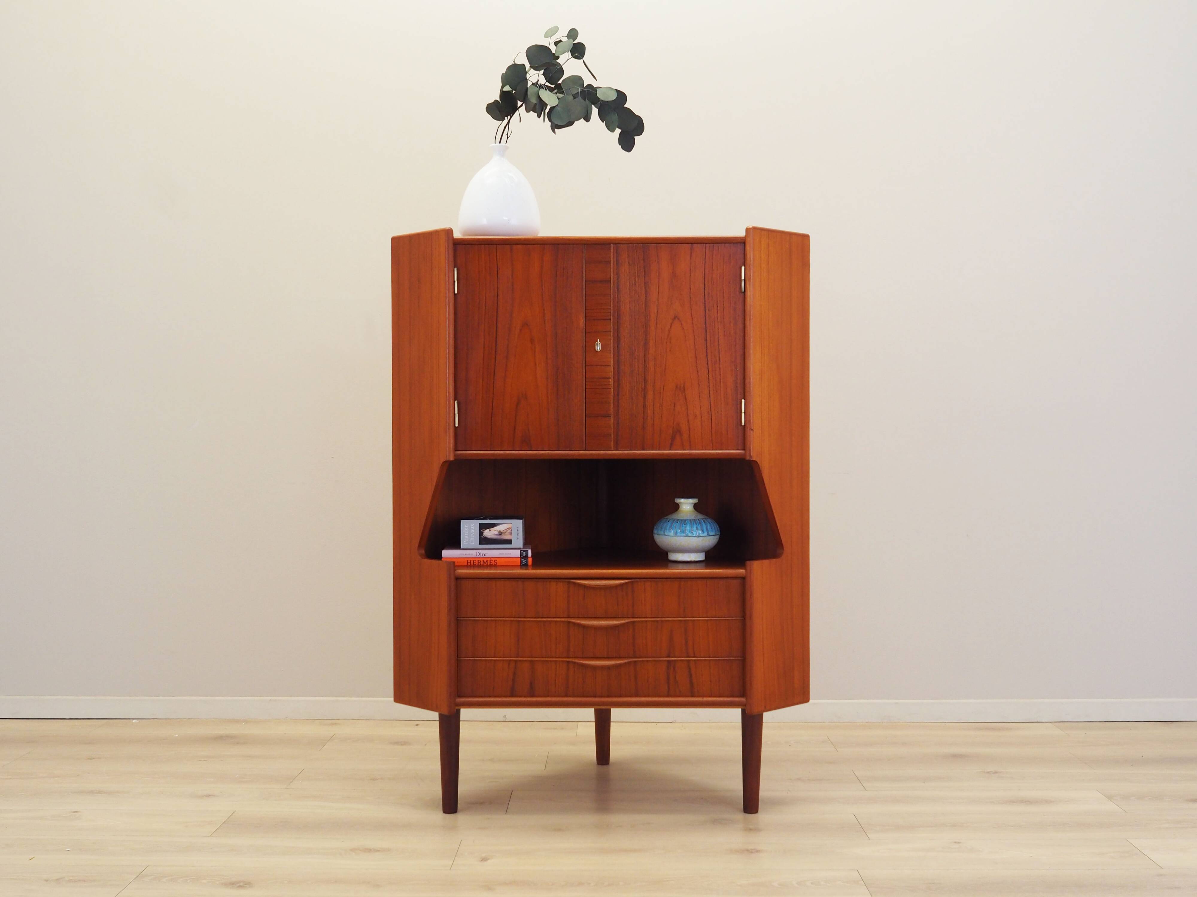 Teak corner cabinet, Danish design, 1970s, production: Denmark