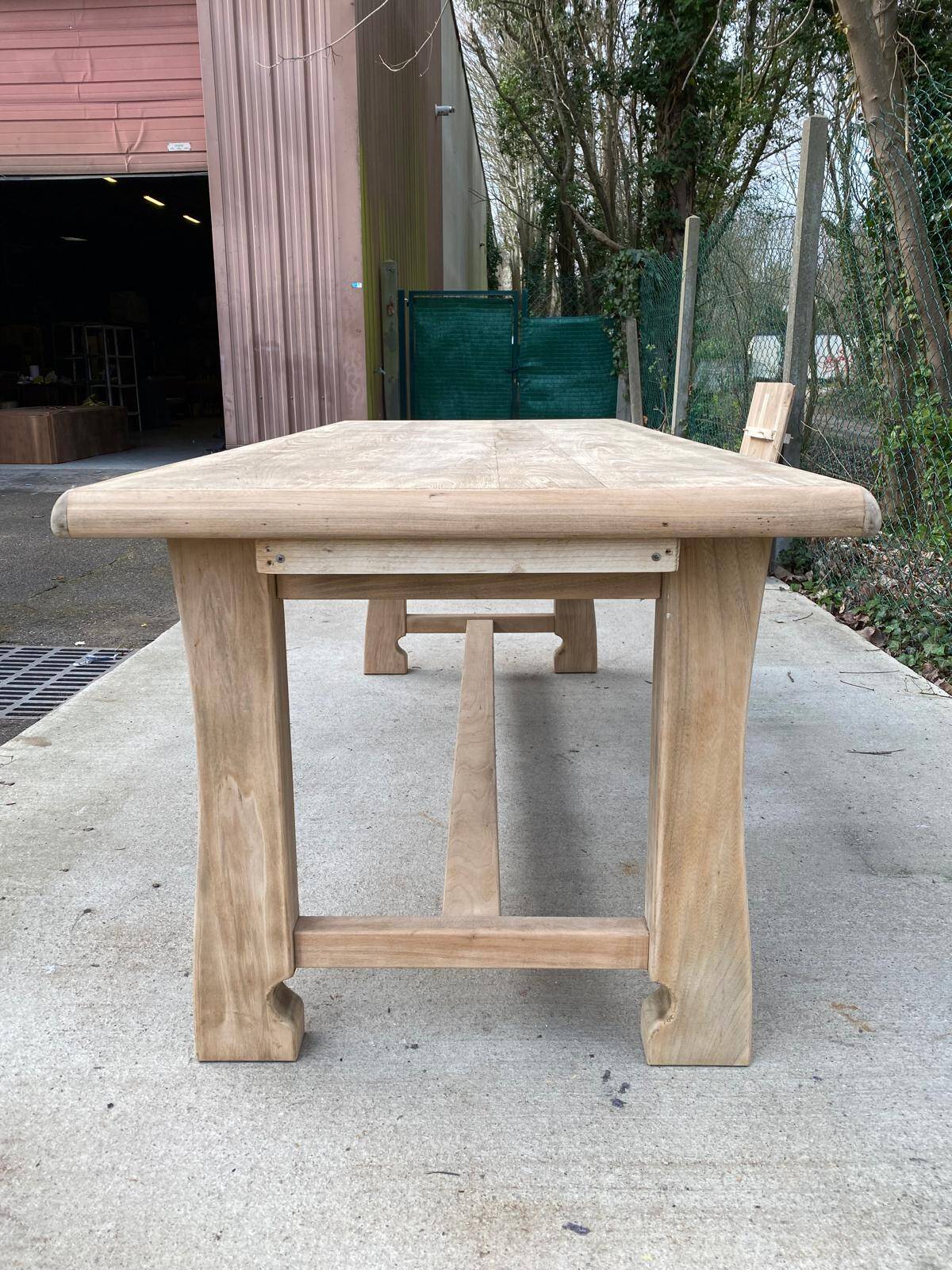 Table de ferme extensible rénovée en chêne brut 300cm pieds sculptés