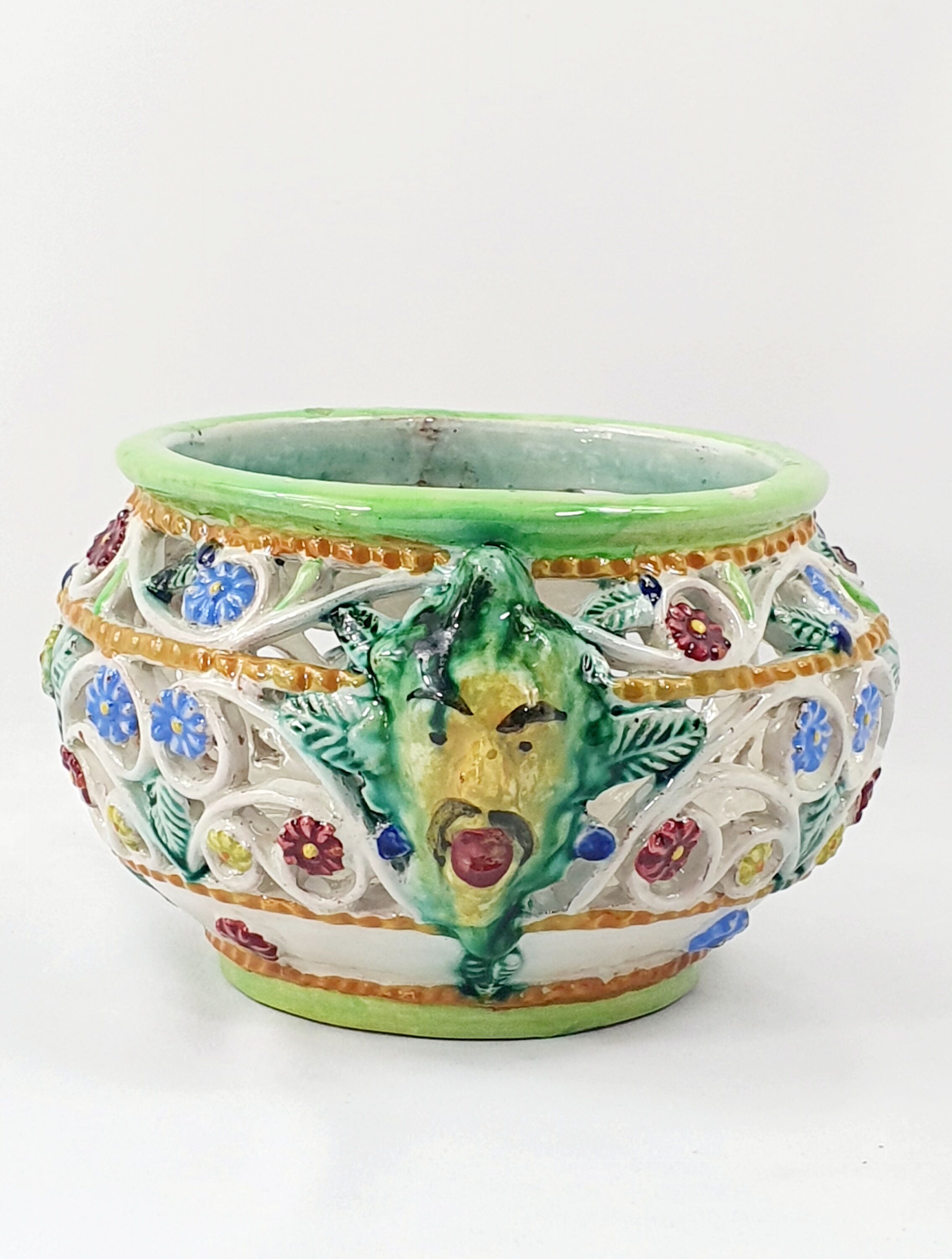 Openwork slurry pot cover in early XXTH Italy