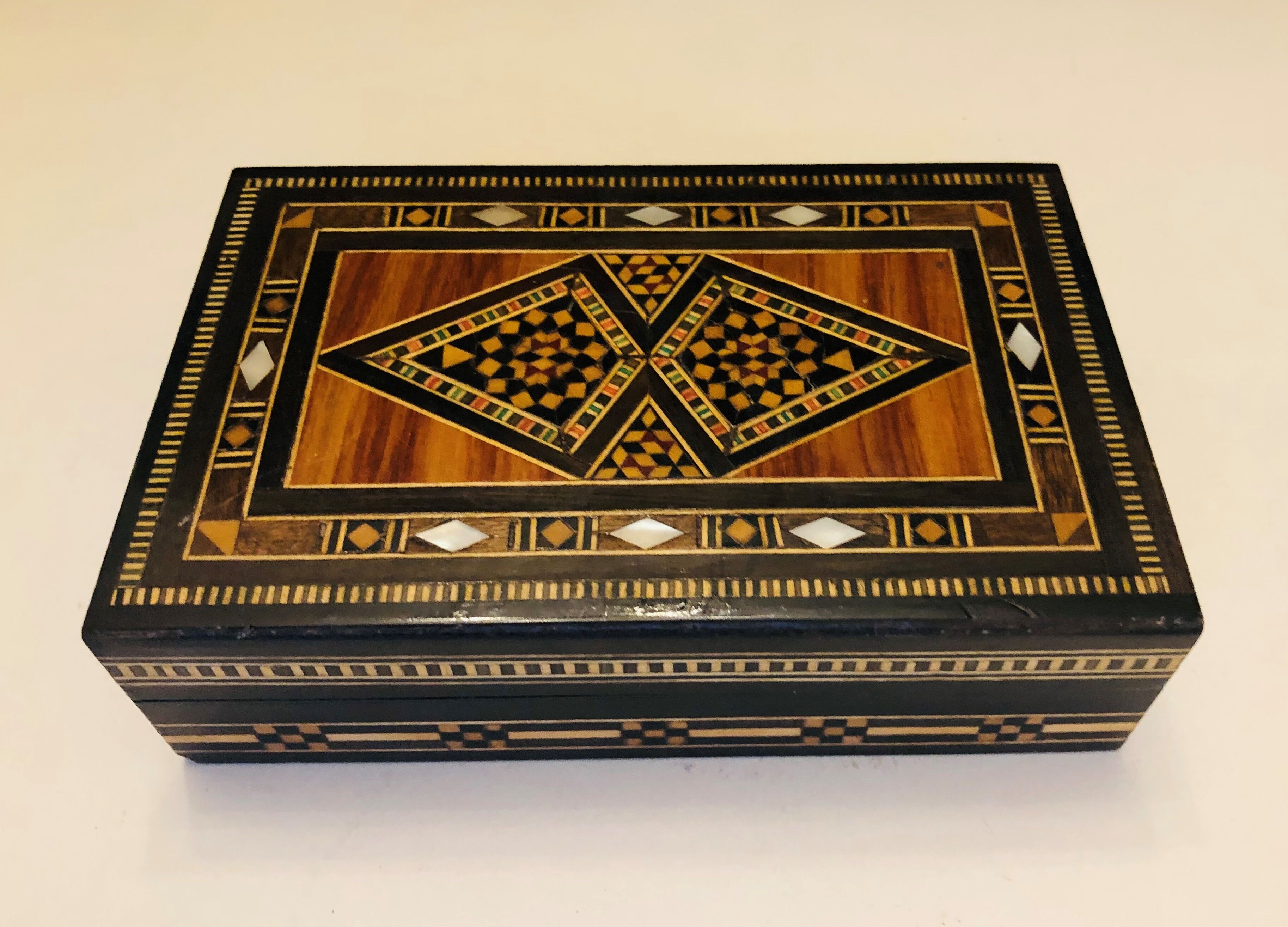 Boite en marqueterie de bois