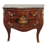 Commode bombée de style français dans le style Louis XV