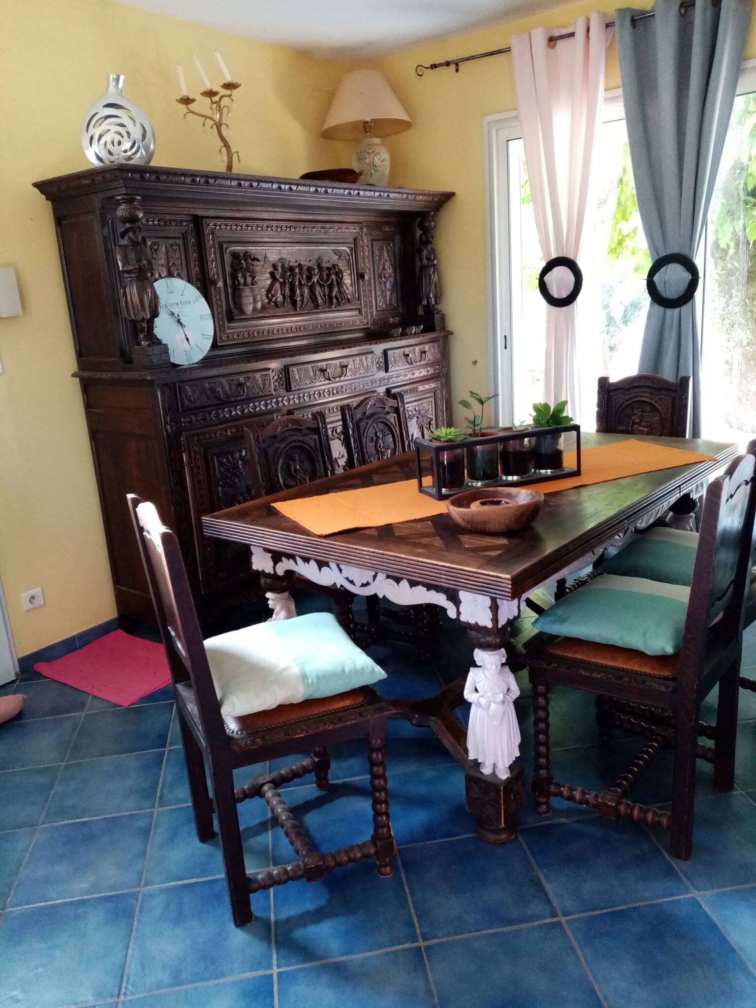 Antique buffet from 1950 in Breton style