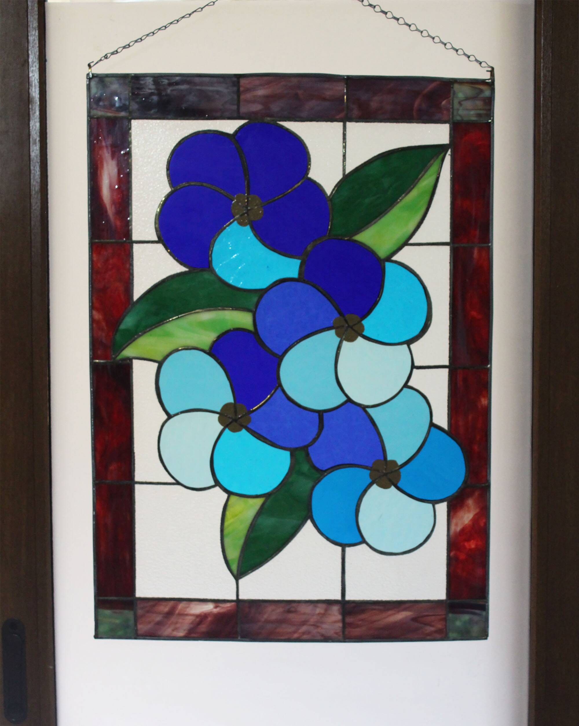 Panneau Vitrail Artisanal à Motif Floral – Verre Coloré, Technique Tiffany