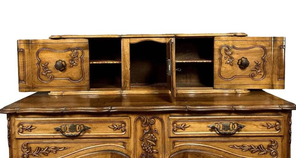 Buffet provençal a glissants style Louis XV estampillé en bois fruitier
