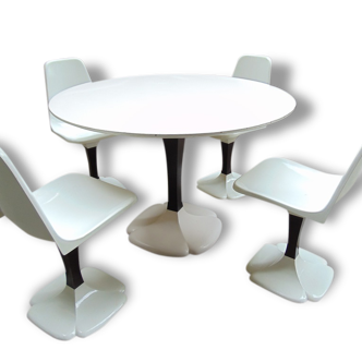 Salon signed Gautier, Table and four chairs Tulip Design