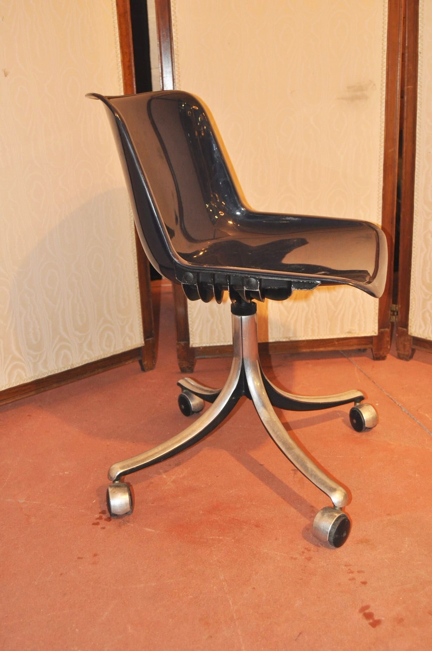 Modus by Osvaldo glass for techno Office Chair