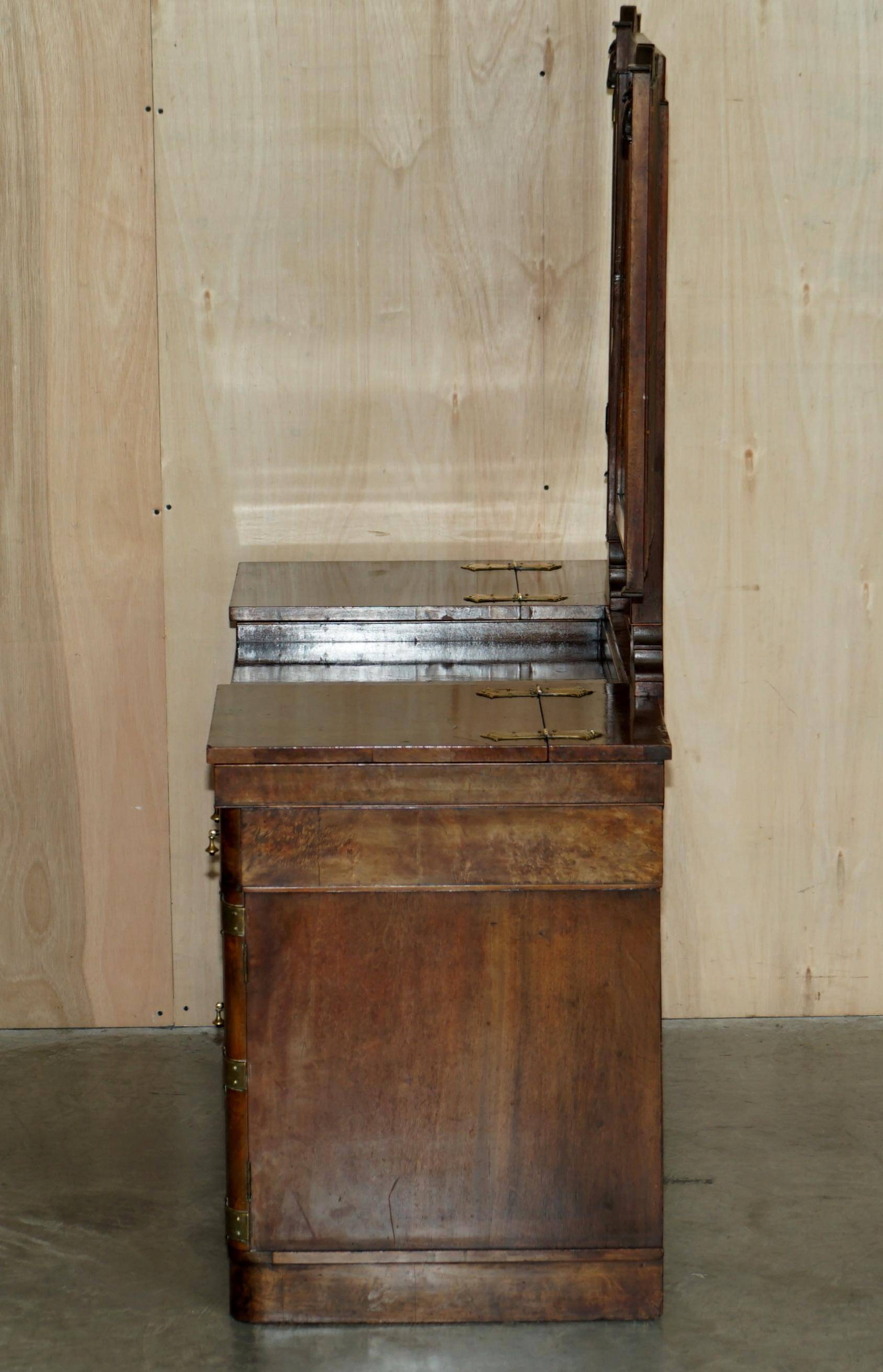 Table de toilette gothique en noyer Burr & Burl avec ferrures en laiton