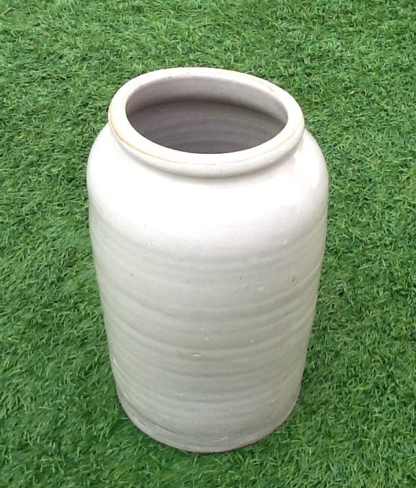 Model Old pot in varnished sandstone