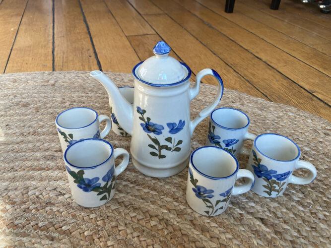 Service à thé fleuri en porcelaine