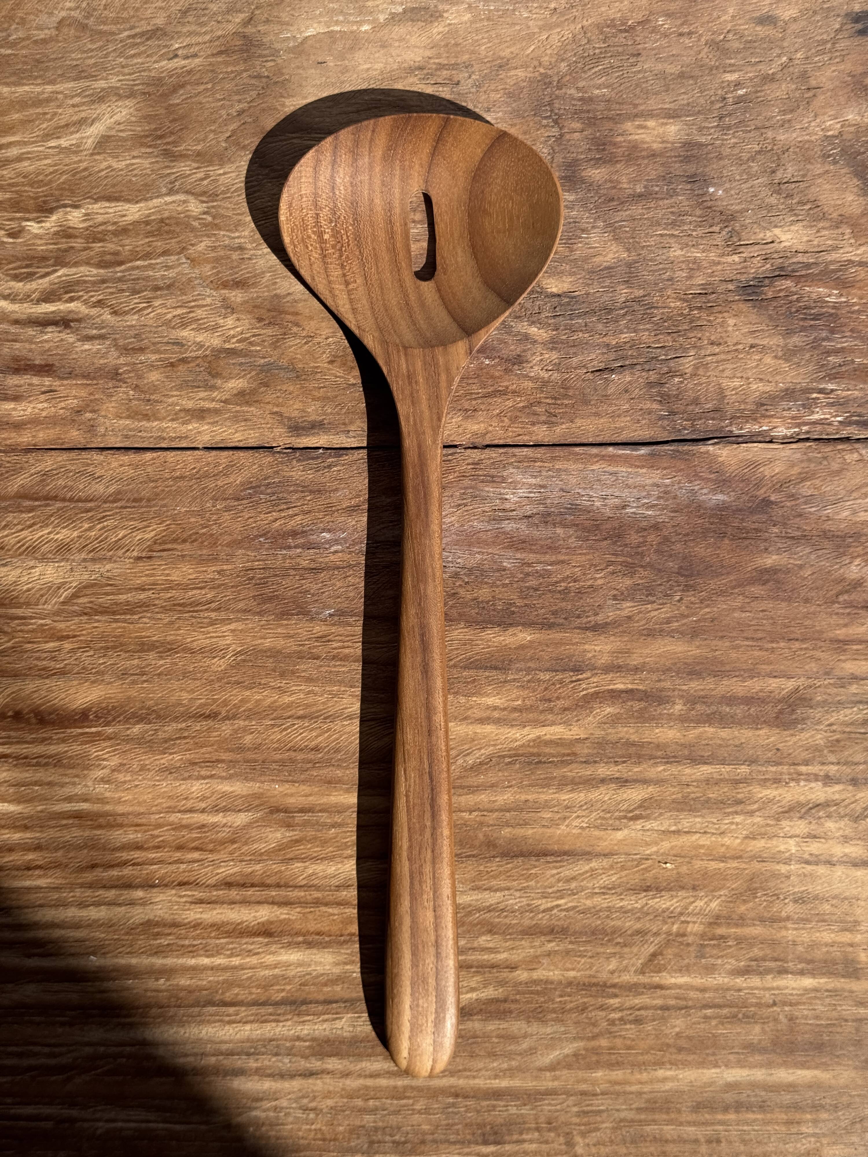 Salad server or large teak spoon in oval openwork shape L30 D9