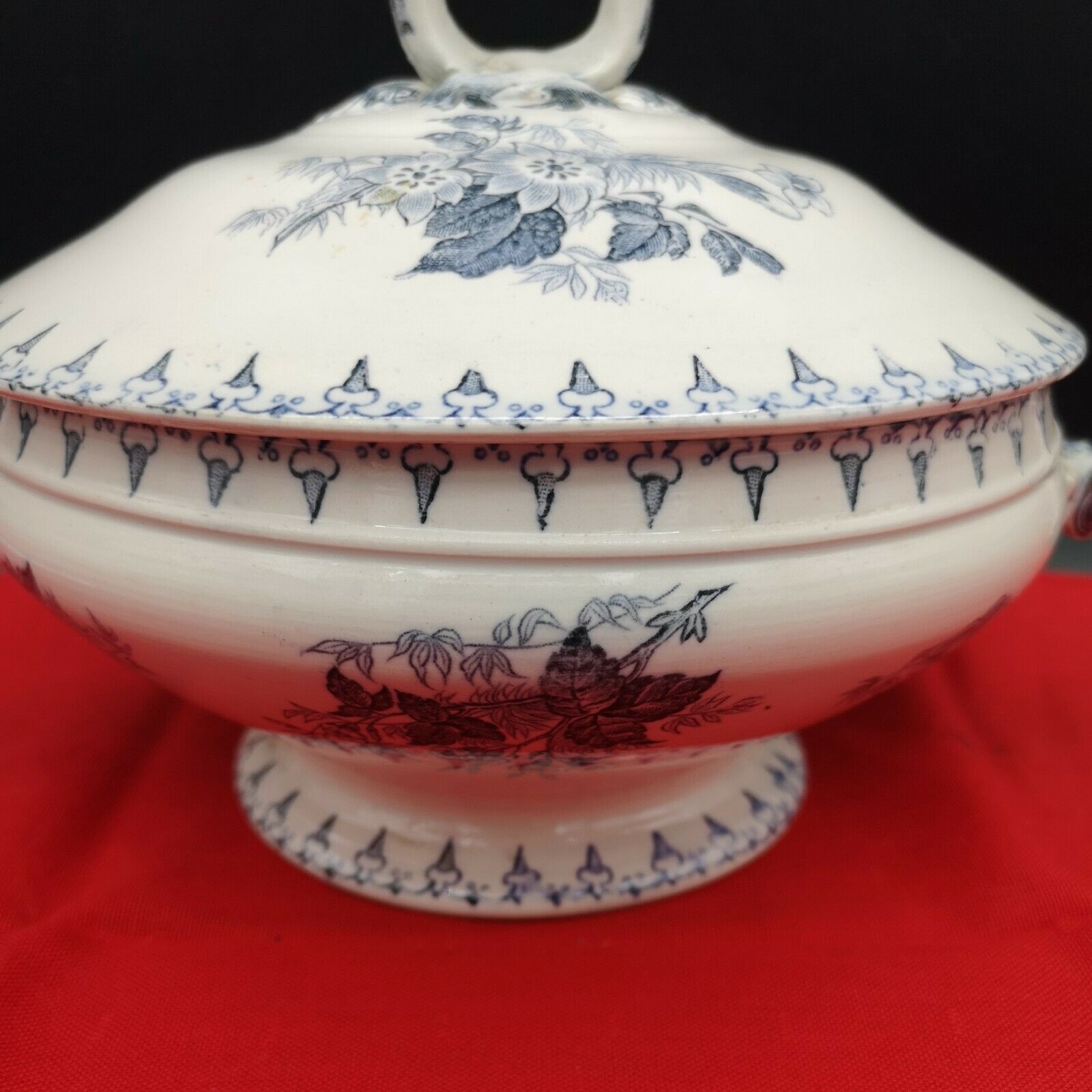 Vegetable or small soup pot in earthenware Sarreguemines model Flora