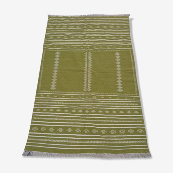 Green and white rug 220x140cm