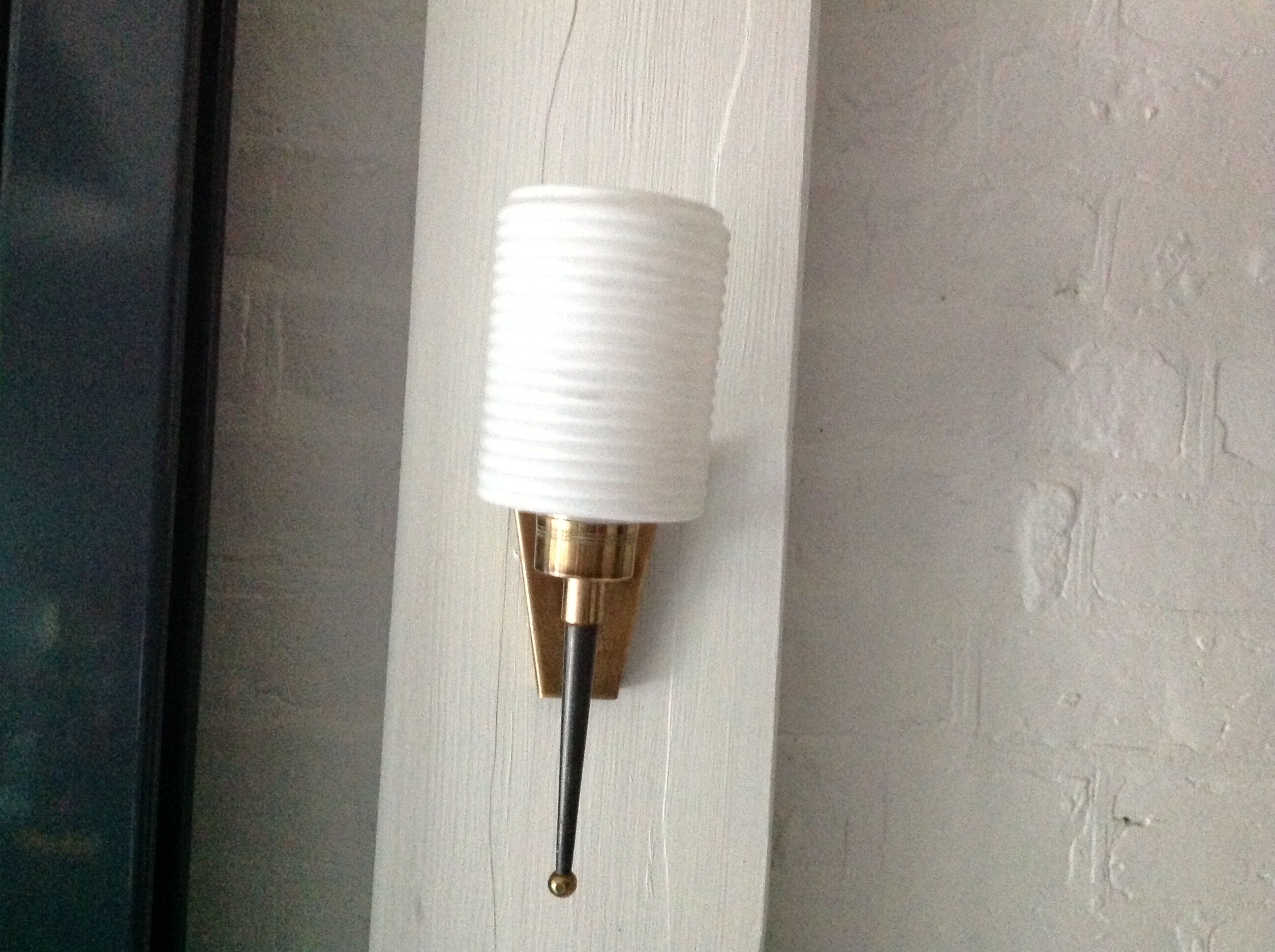 Wall light opaline and brass