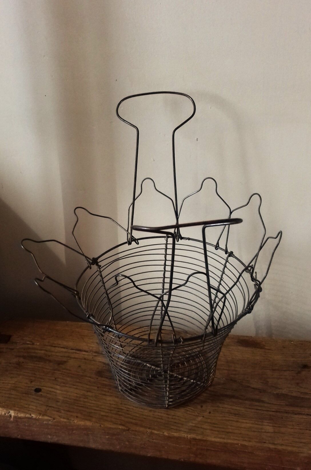 Salad basket opening star metal wire two handles