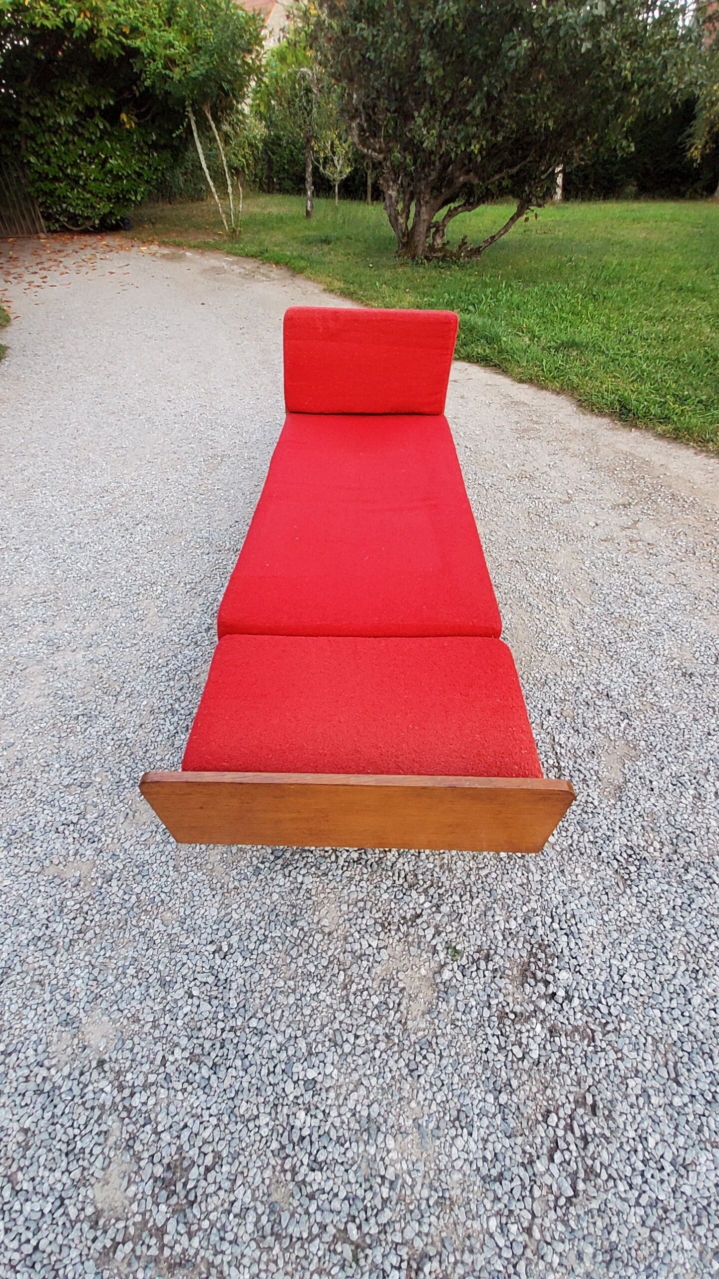 Banquette des années 60 en chêne et pieds métalliques