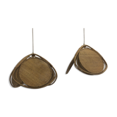 A pair of rattan and mulching suspensions
