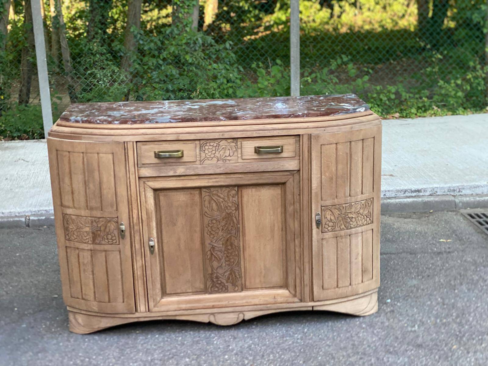 Art Deco vintage Parisian buffet renovated in solid oak and pink marble from the 1930s.