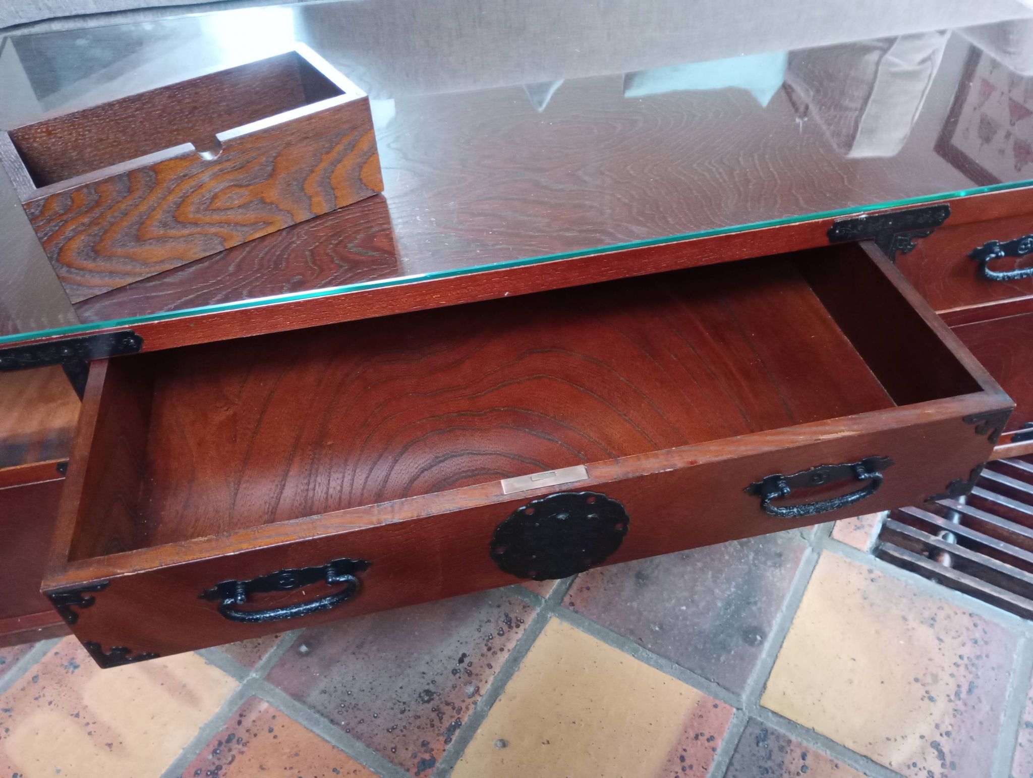 Authentic Japanese furniture – Handcrafted Tansu from Shizuoka with secret compartment