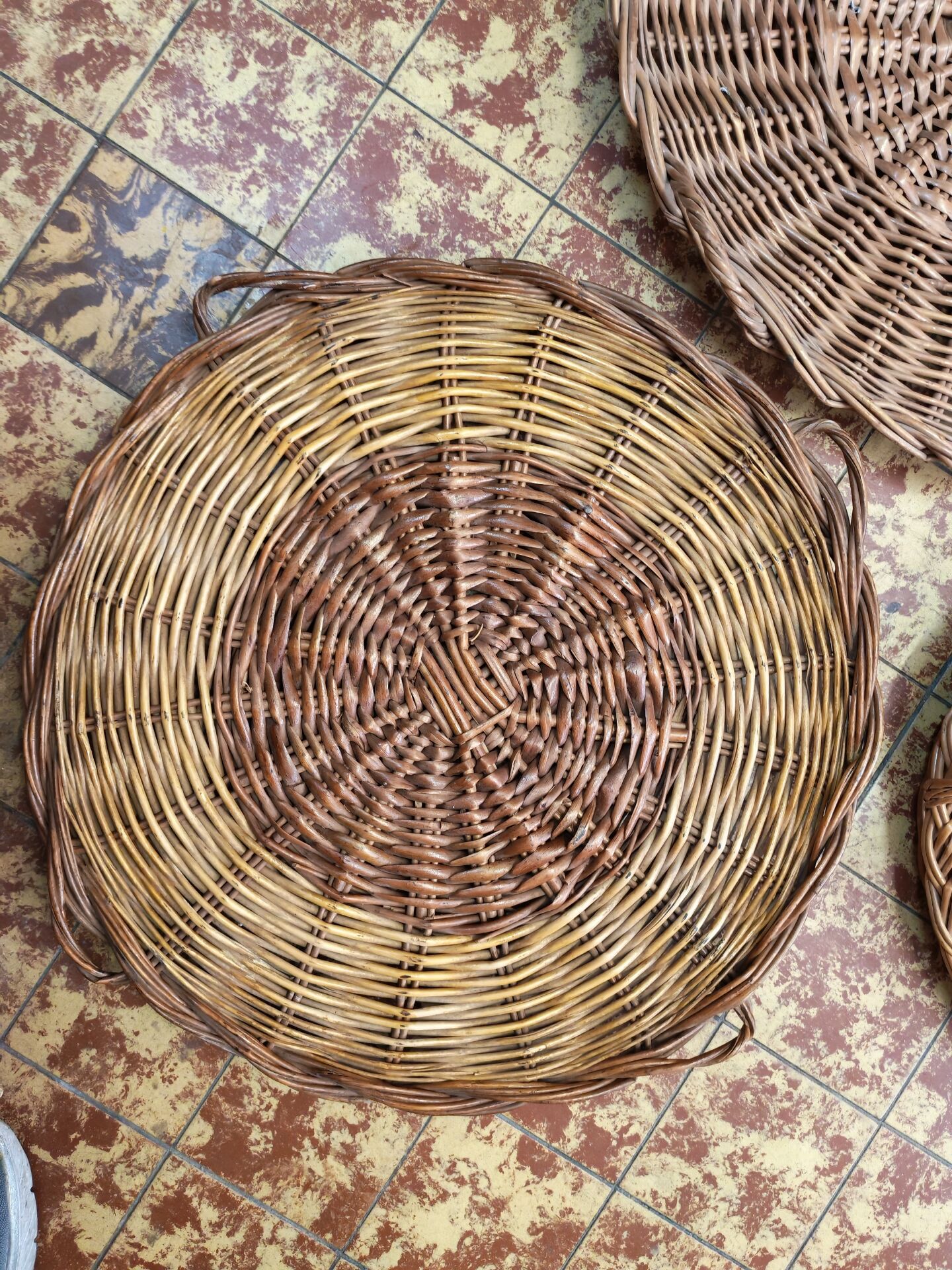 Lot de 4 plateaux en osier vintage