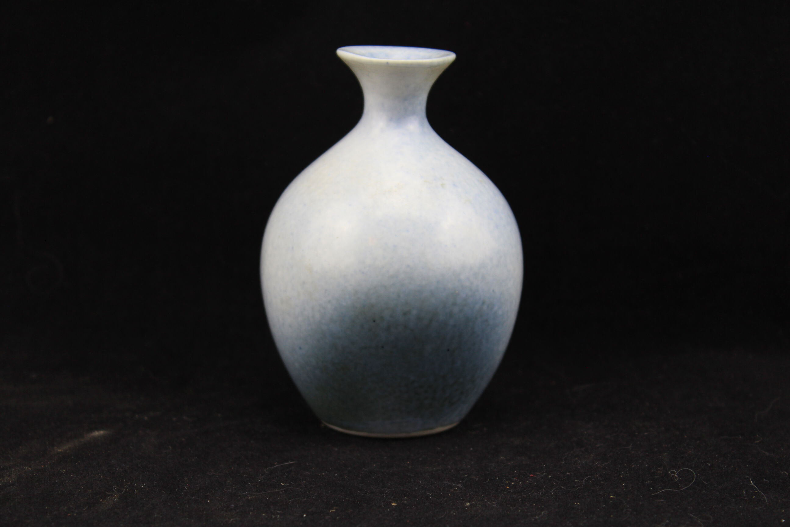 Virebent China, miniature vase