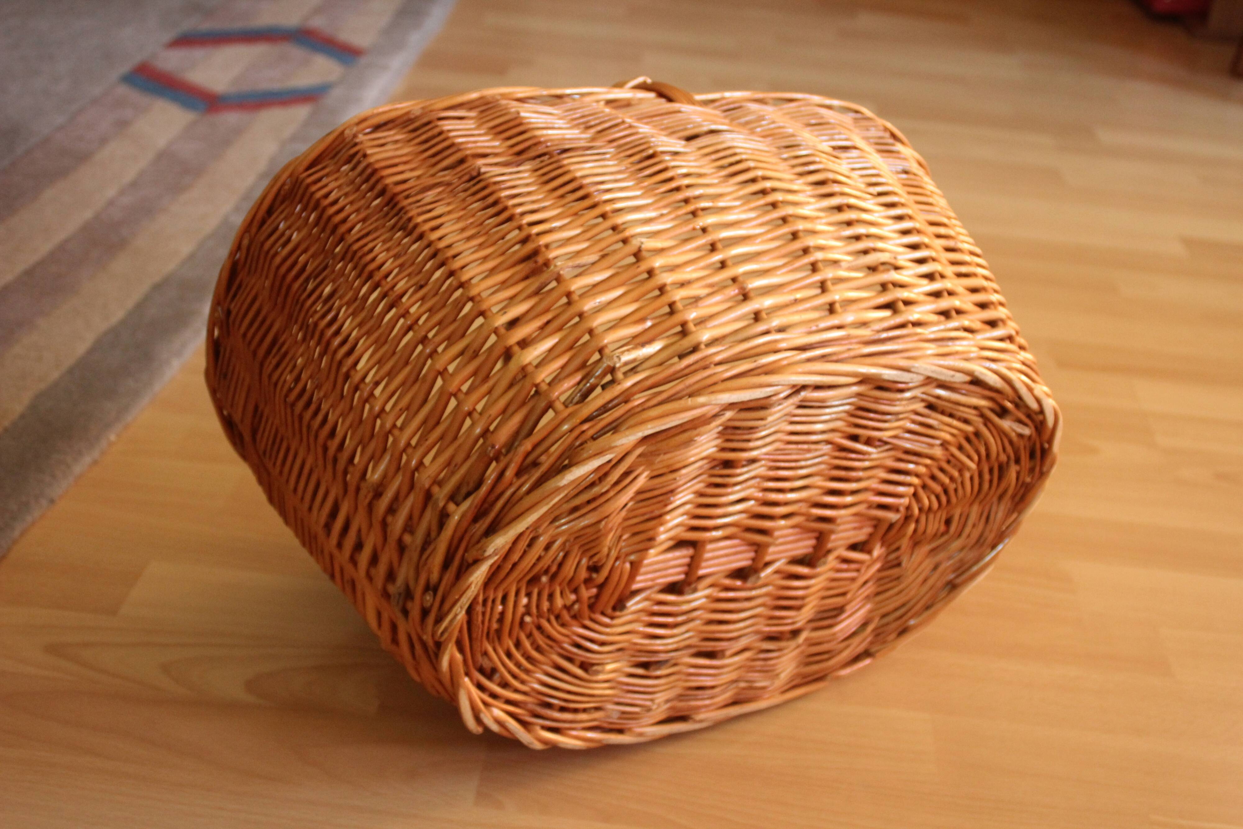 Panier en osier années 1980