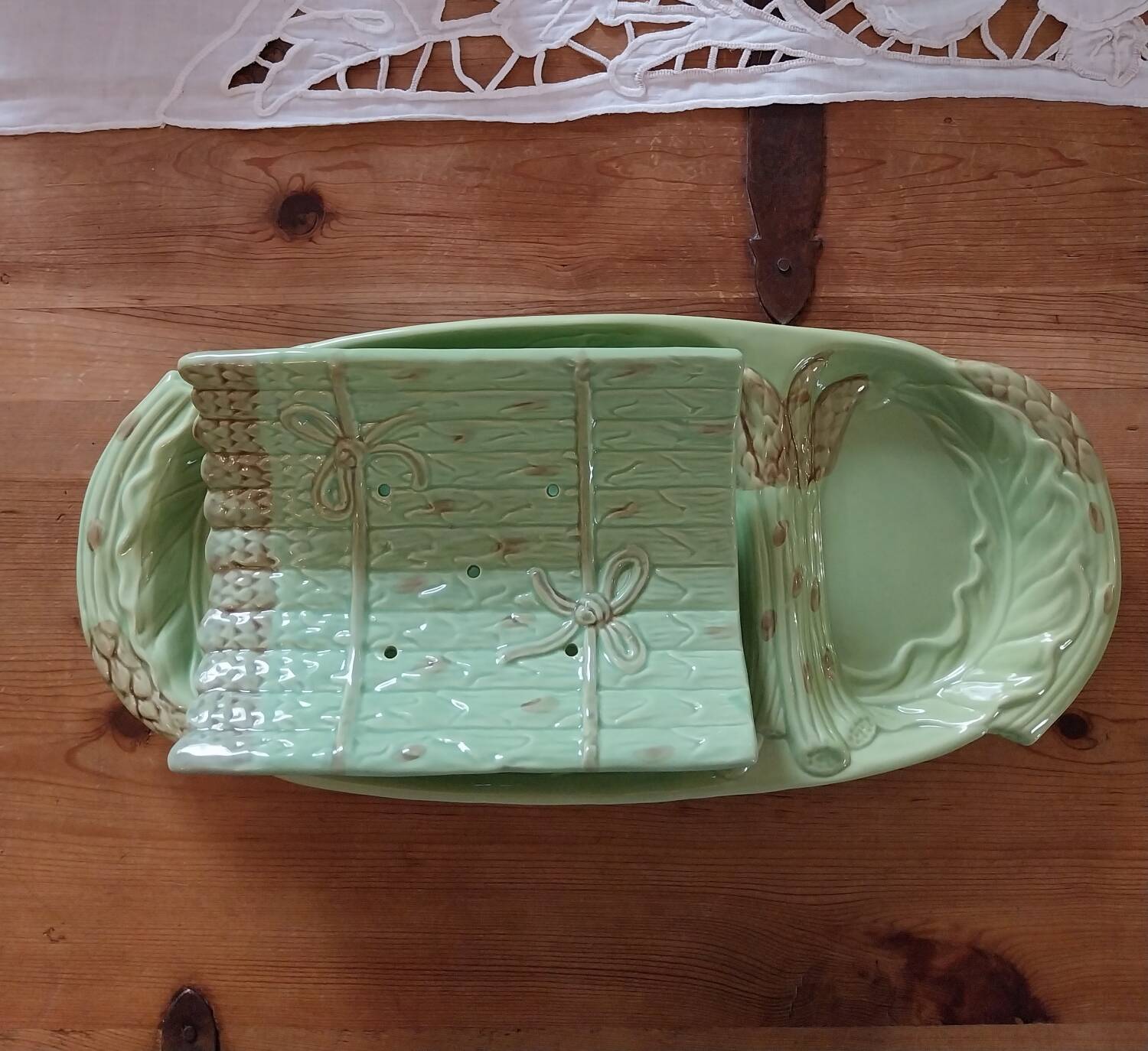 Dish and drainer for asparagus slip