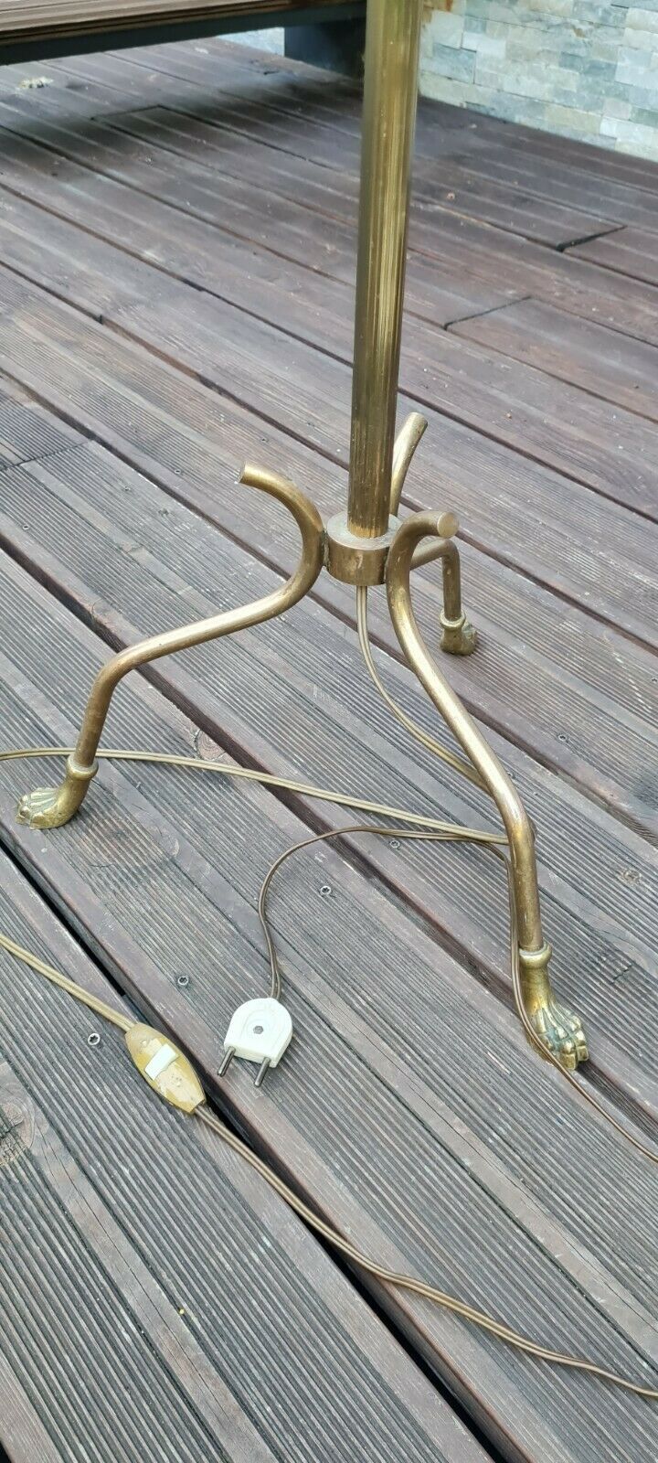 Lion's feet floor lamp