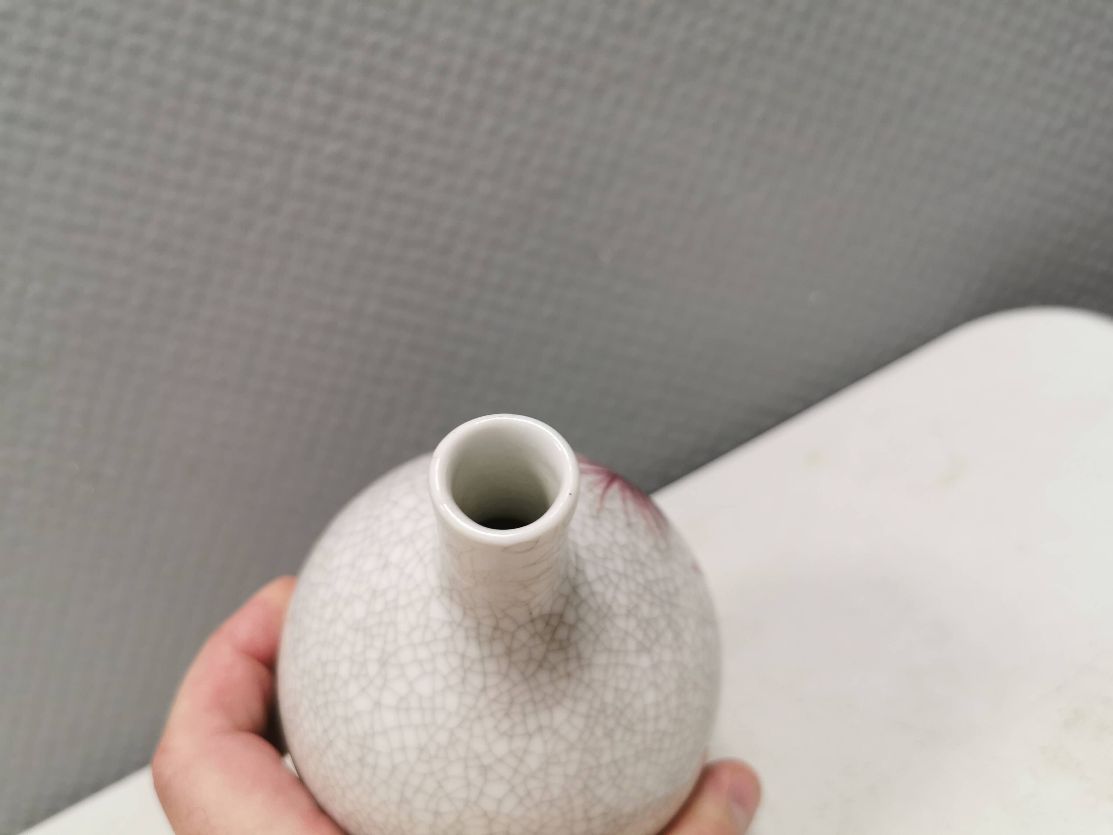 A vase in crackled porcelain with pink decoration. Germany 1930s