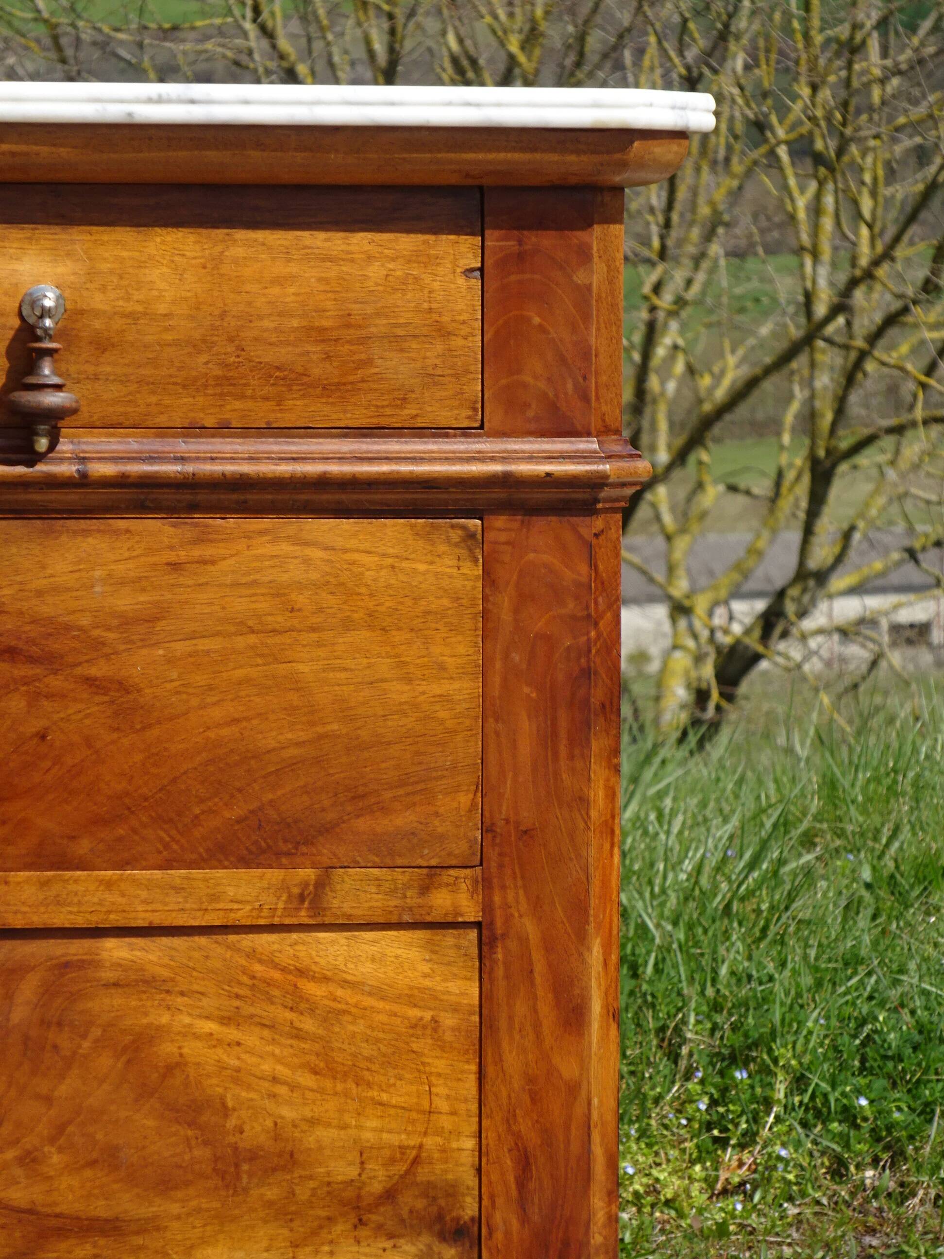 Ancienne commode Louis Philippe en noyer marbre blanc