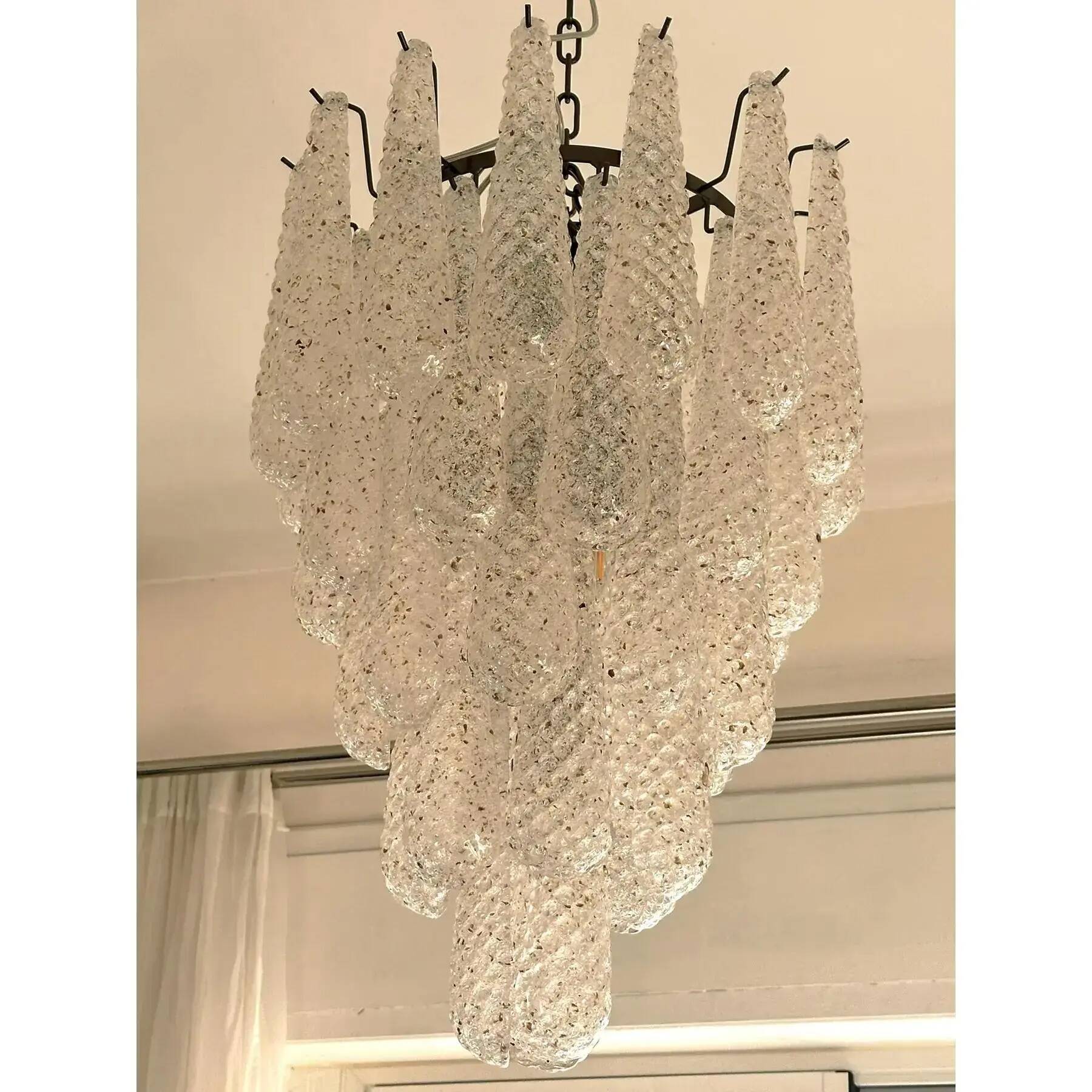 Vintage-Inspired Venetian Murano Glass Conchiglie Chandelier in Black Nicle
