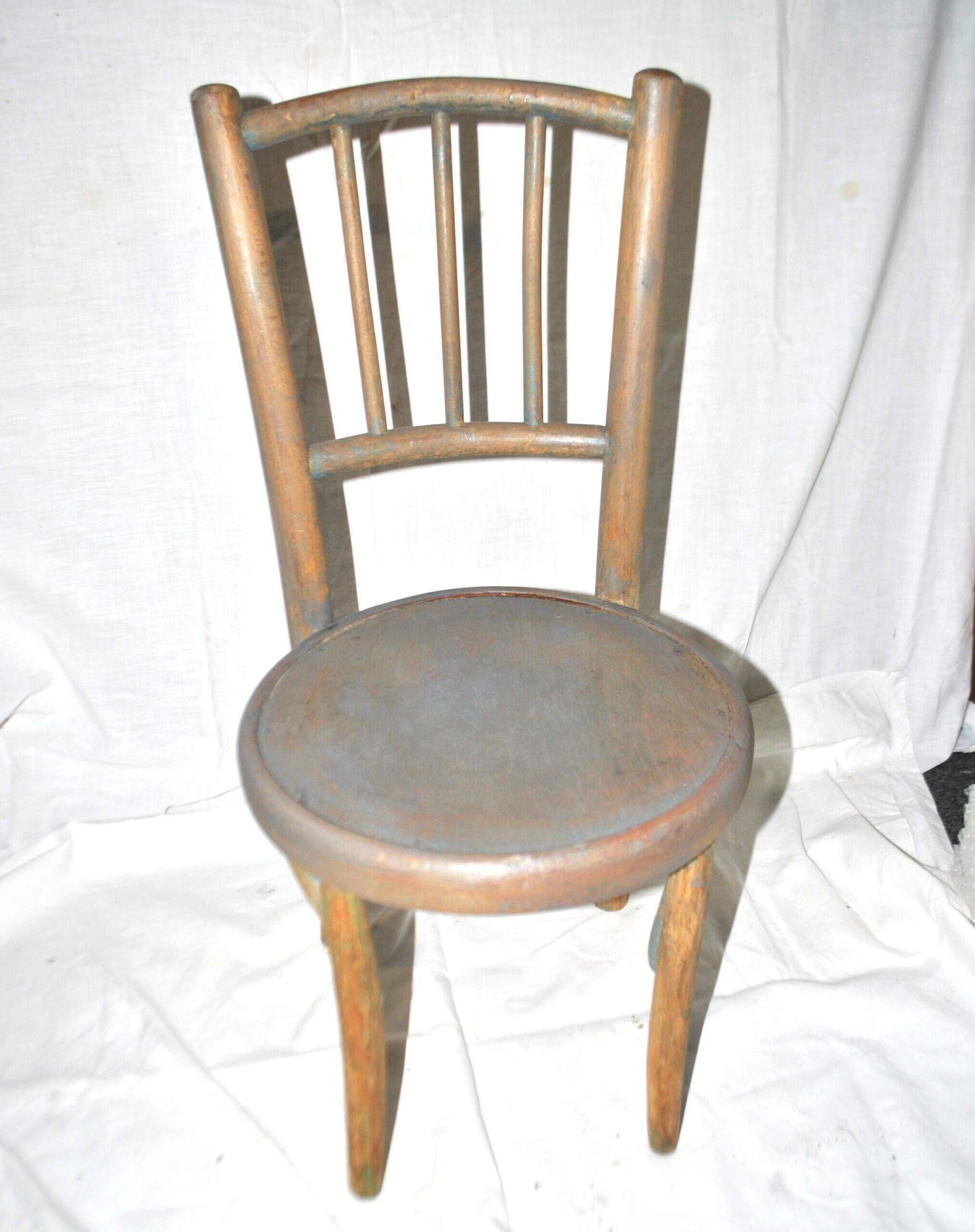 Child's bistro chair in curved turned wood, Fischel Thonet style, 1950.