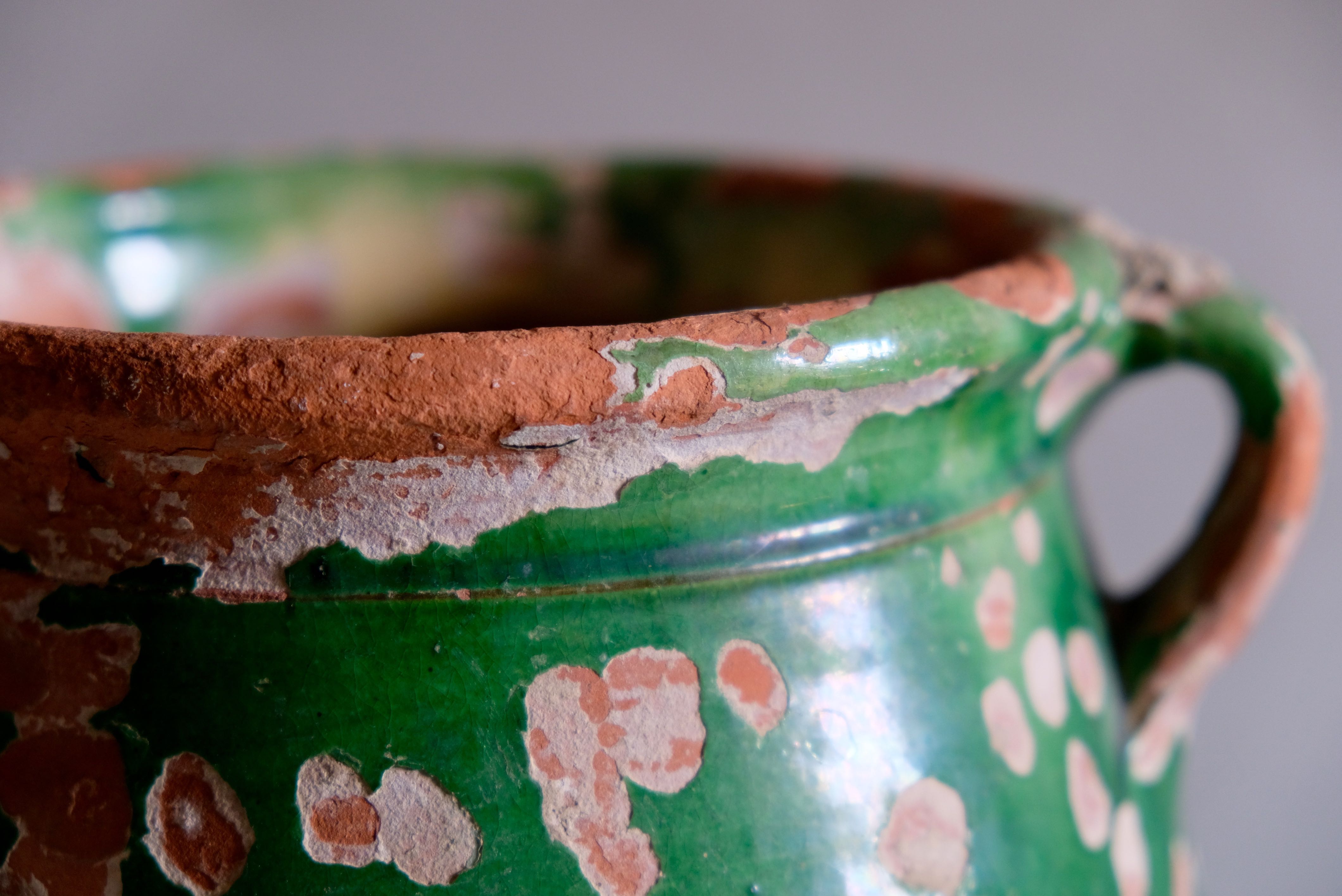 Ancient jar olive in provencal glazed terracotta, glazed green of the 19th century