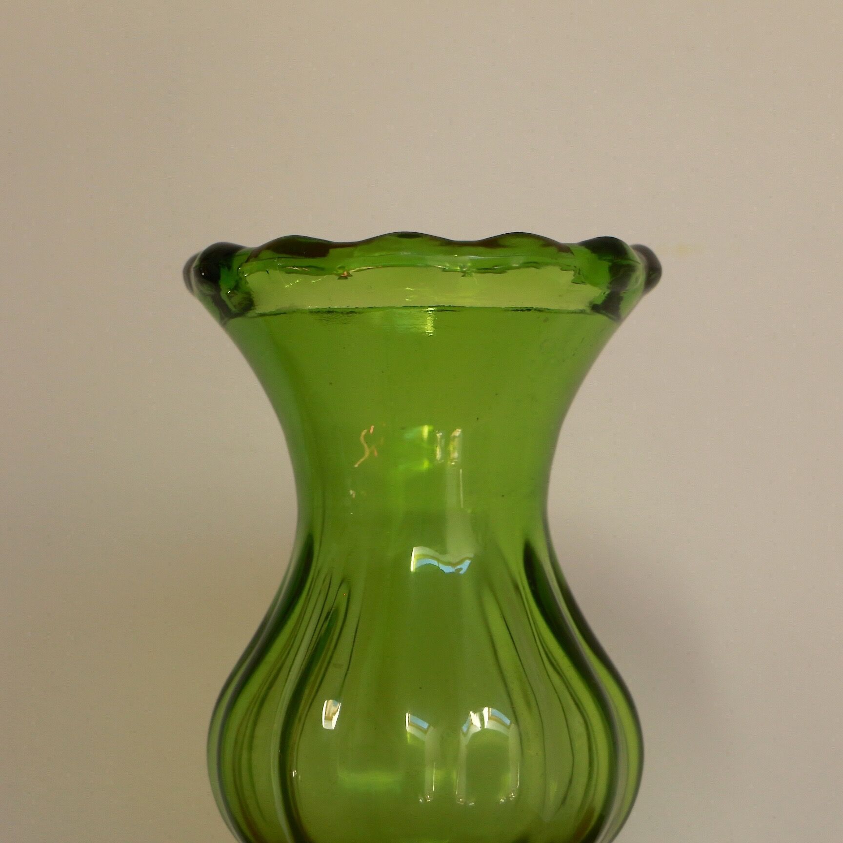 Vase en verre vert