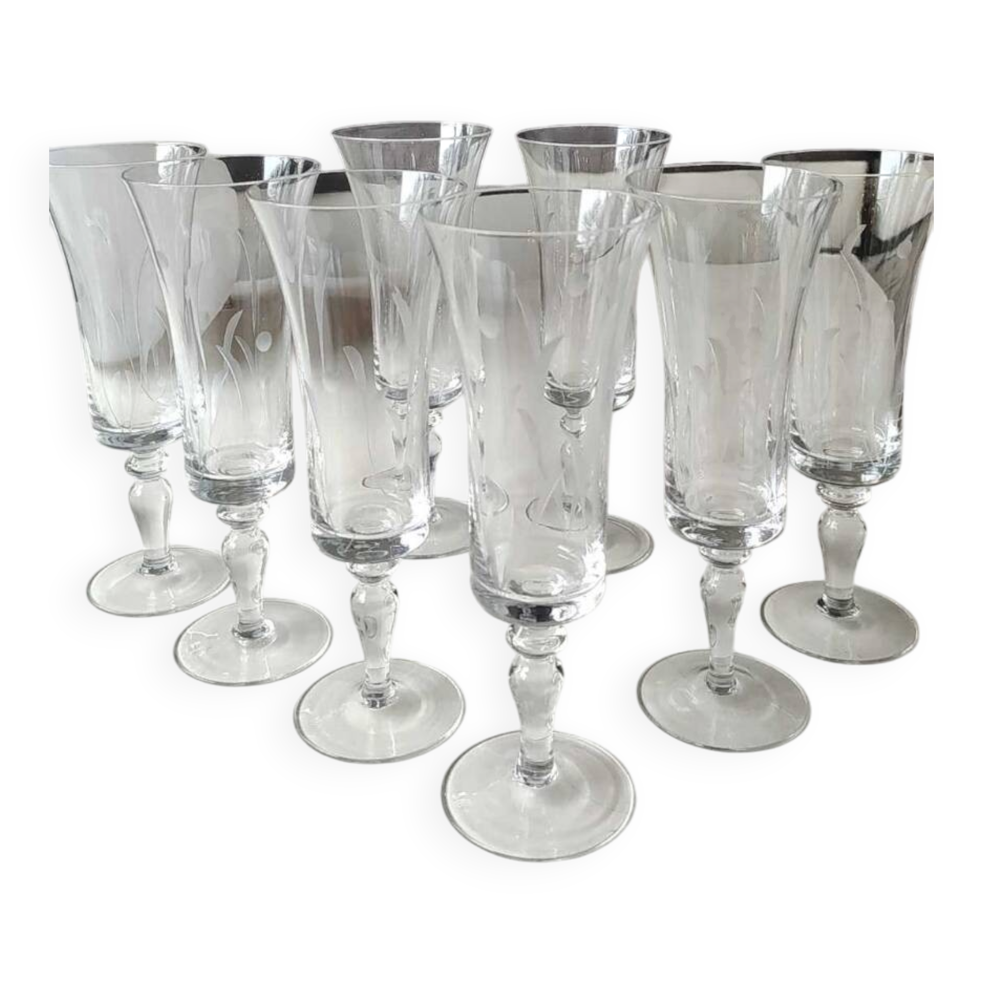 Set of 8 champagne flutes, flared neck. In crystal. Frosted plant motifs.