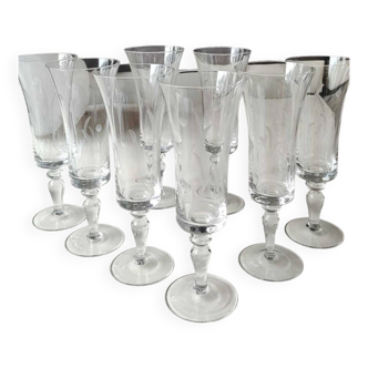 Set of 8 champagne flutes, flared neck. In crystal. Frosted plant motifs.