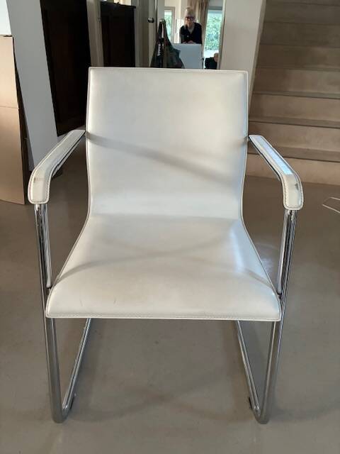 1 lot of 4 white leather office chairs