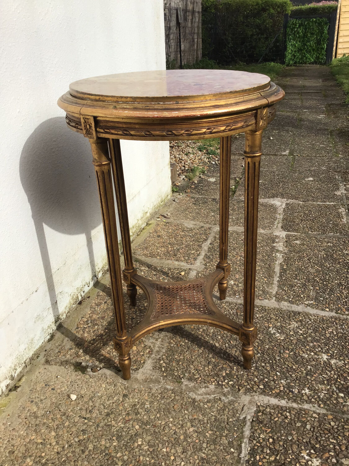 Gueridon table