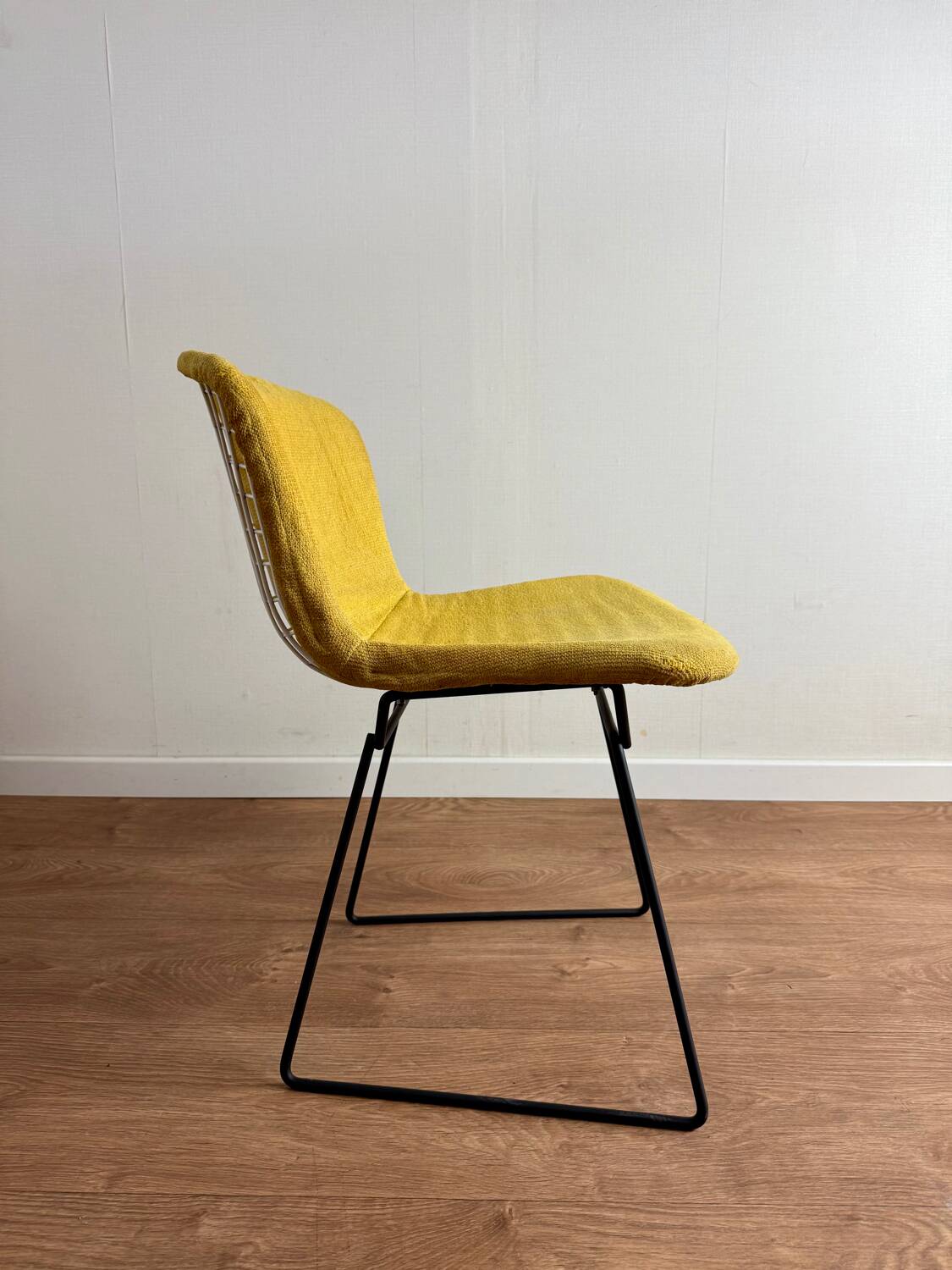 Original Bertoia chair produced in 1952 for Knoll