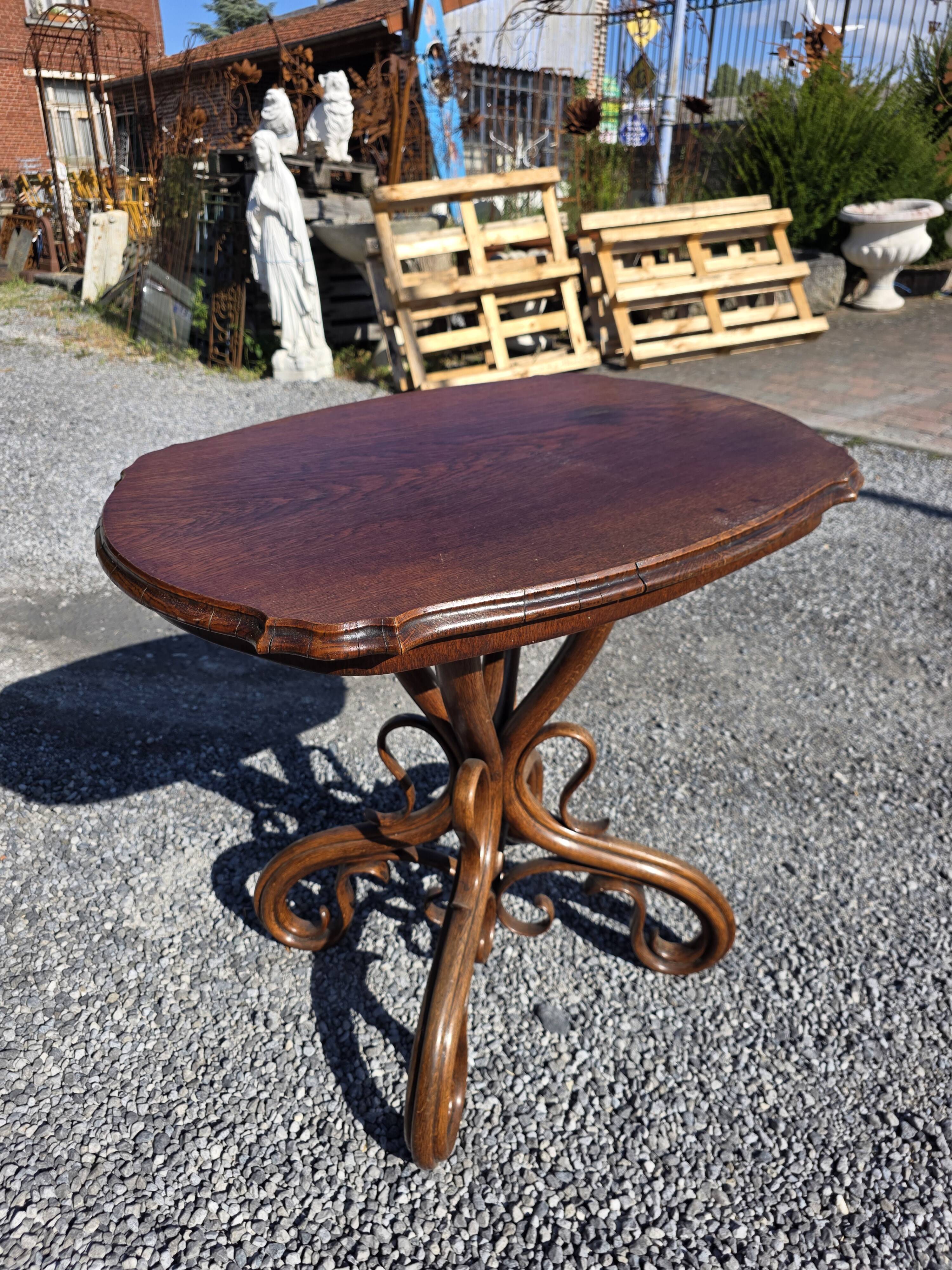 Thonet No. 1 curved wooden side table from the 19th century.