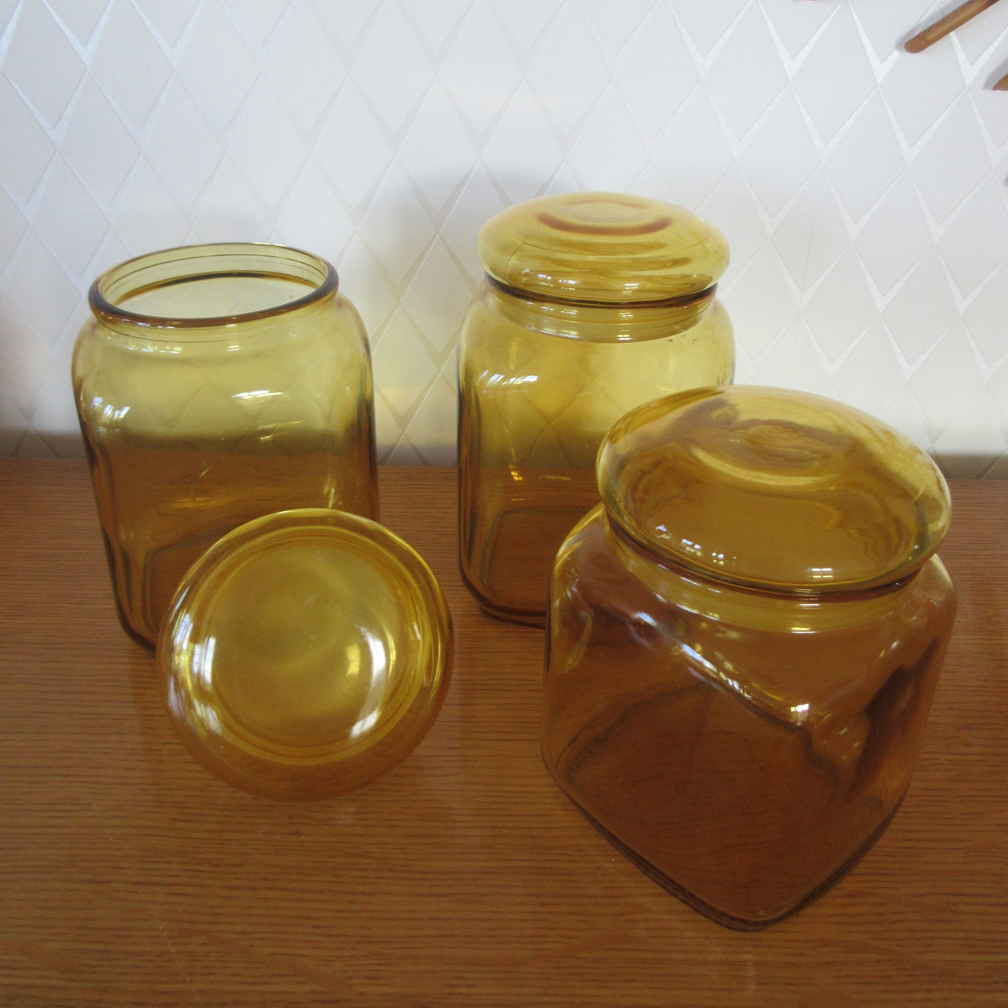 Ensemble de trois pots bocaux en verre jaune vintage