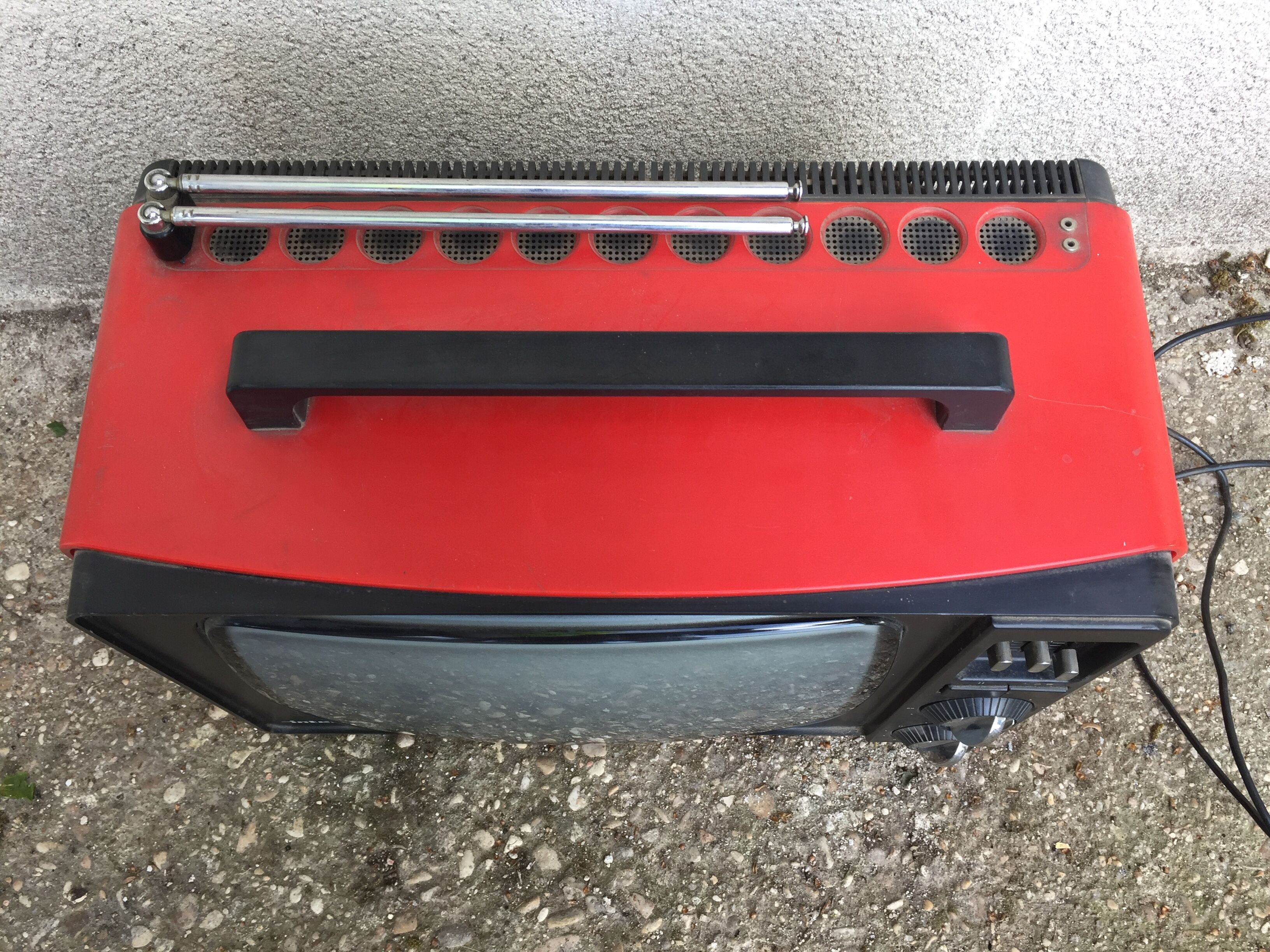 Old portable TELEVISION INTER Red